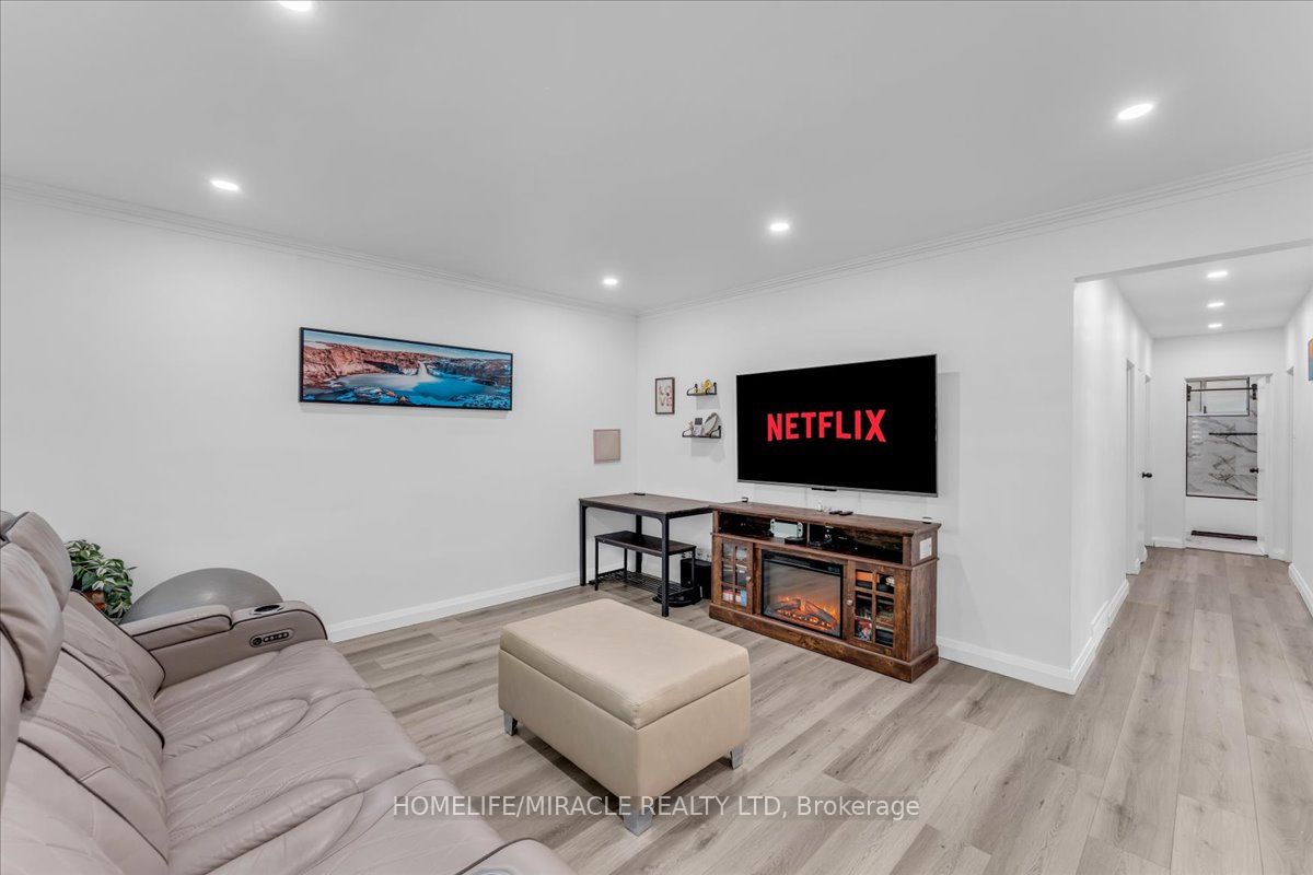 1238 Pharmacy Avenue Property Photo 6