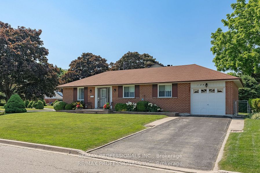 124 Panter Crescent Lower Property Photo 1