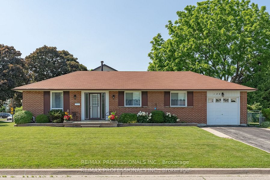 124 Panter Crescent Lower Property Photo 2