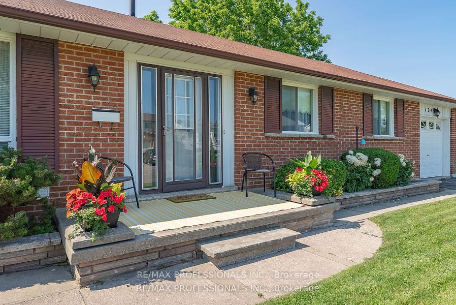 124 Panter Crescent Lower Property Photo 3