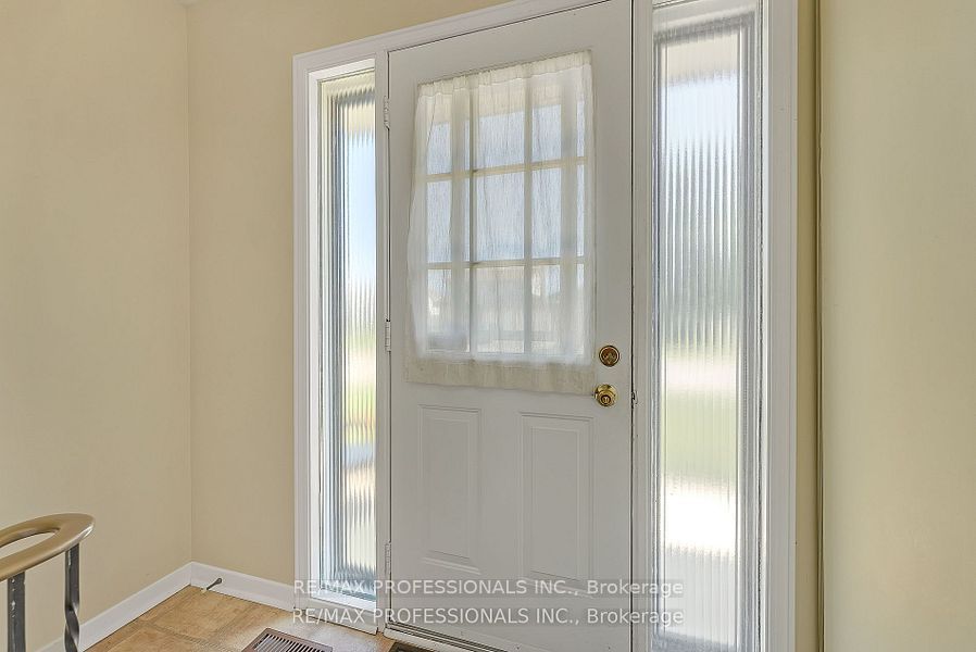 124 Panter Crescent Lower Property Photo 4