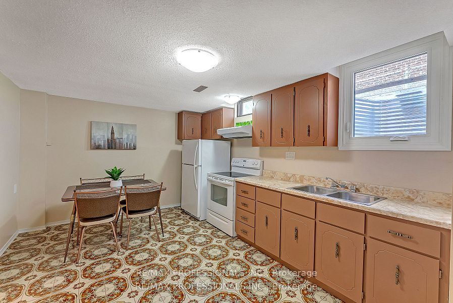 124 Panter Crescent Lower Property Photo 6