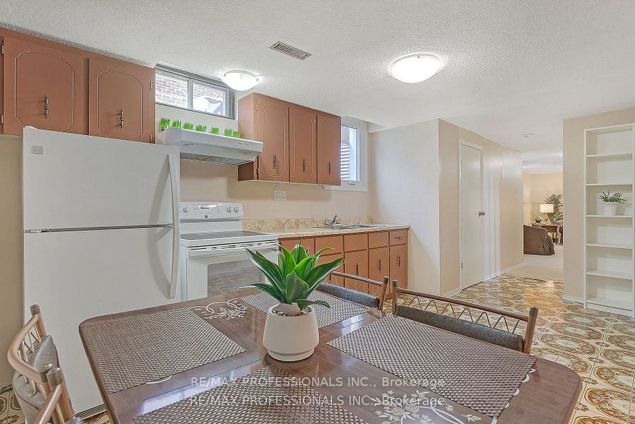124 Panter Crescent Lower Property Photo 8