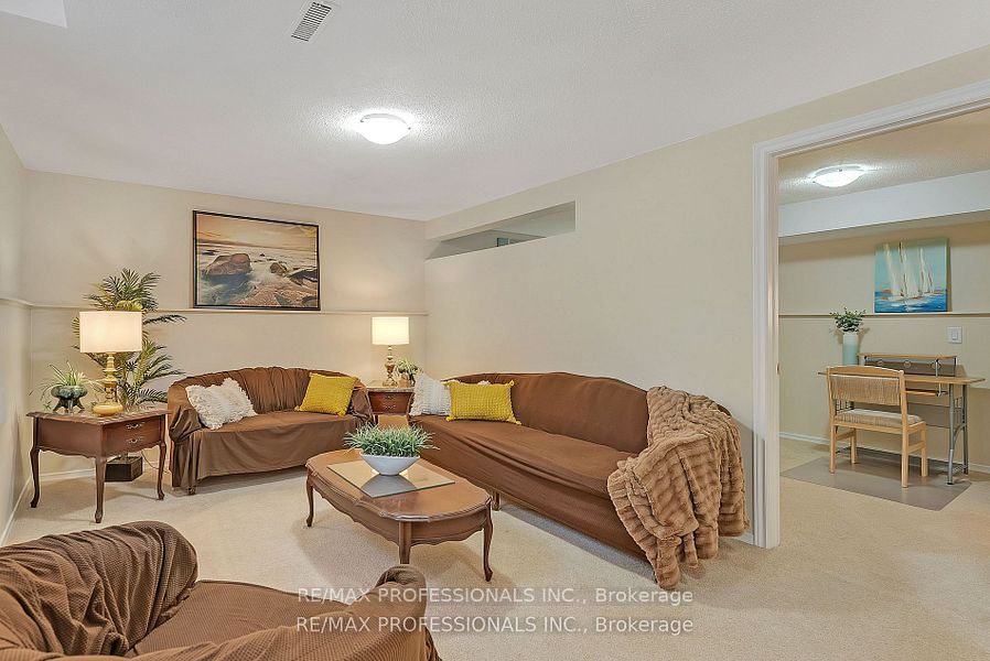 124 Panter Crescent Lower Property Photo 11