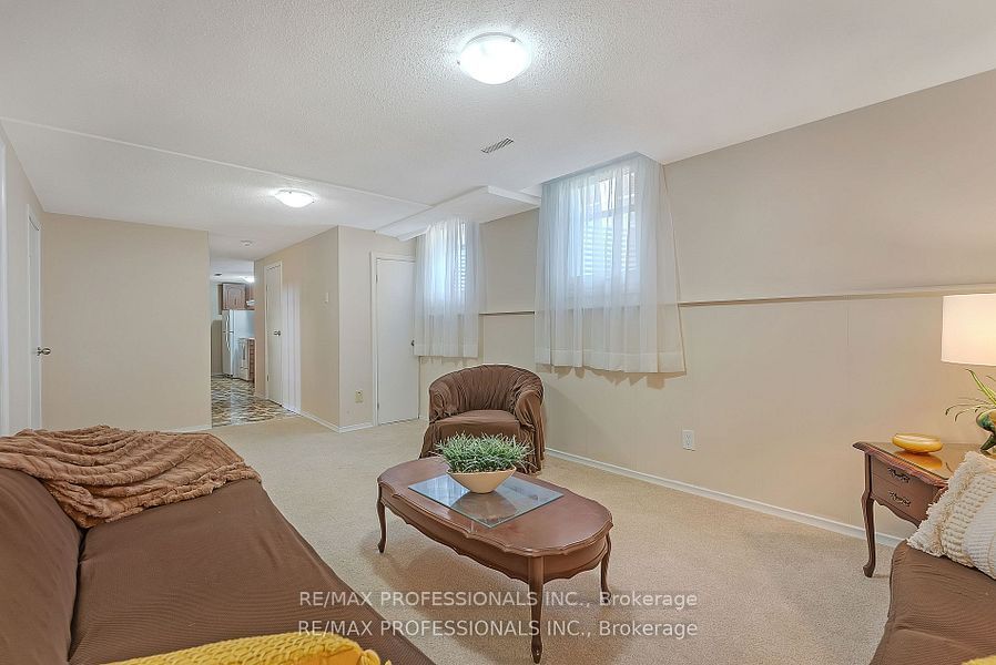 124 Panter Crescent Lower Property Photo 13