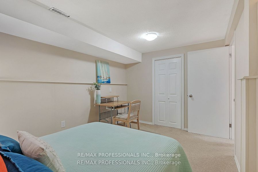 124 Panter Crescent Lower Property Photo 16