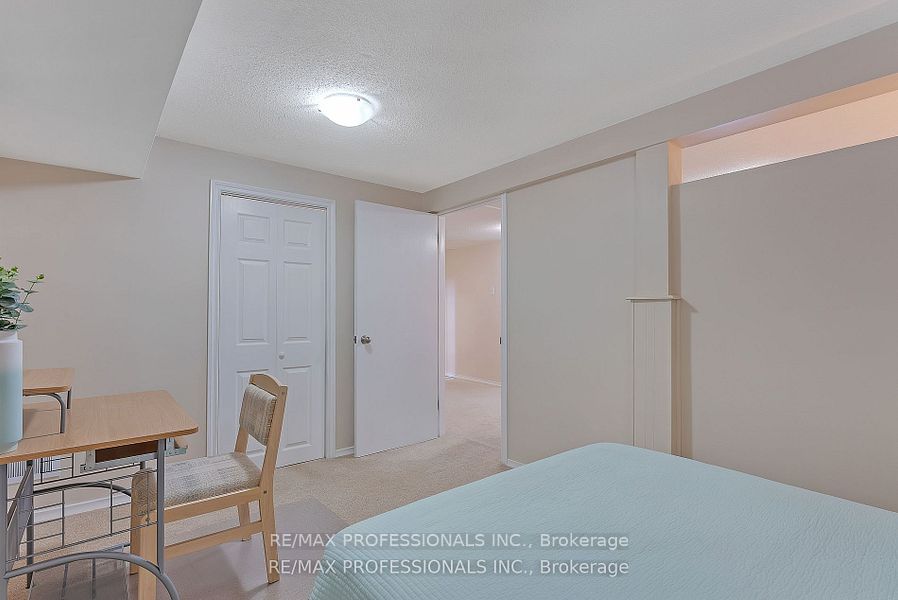 124 Panter Crescent Lower Property Photo 17