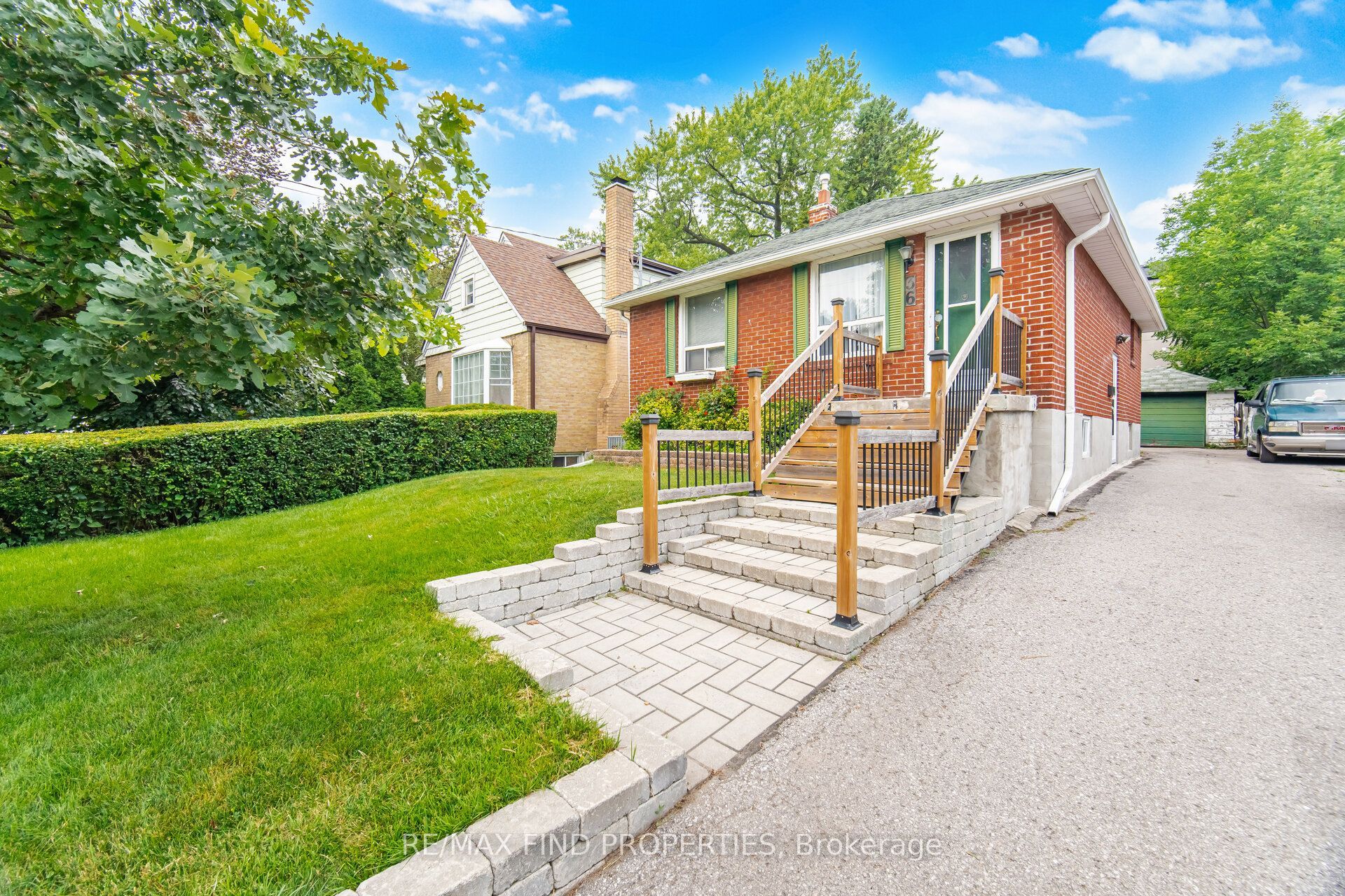 36 Pinegrove Avenue Property Photo 3