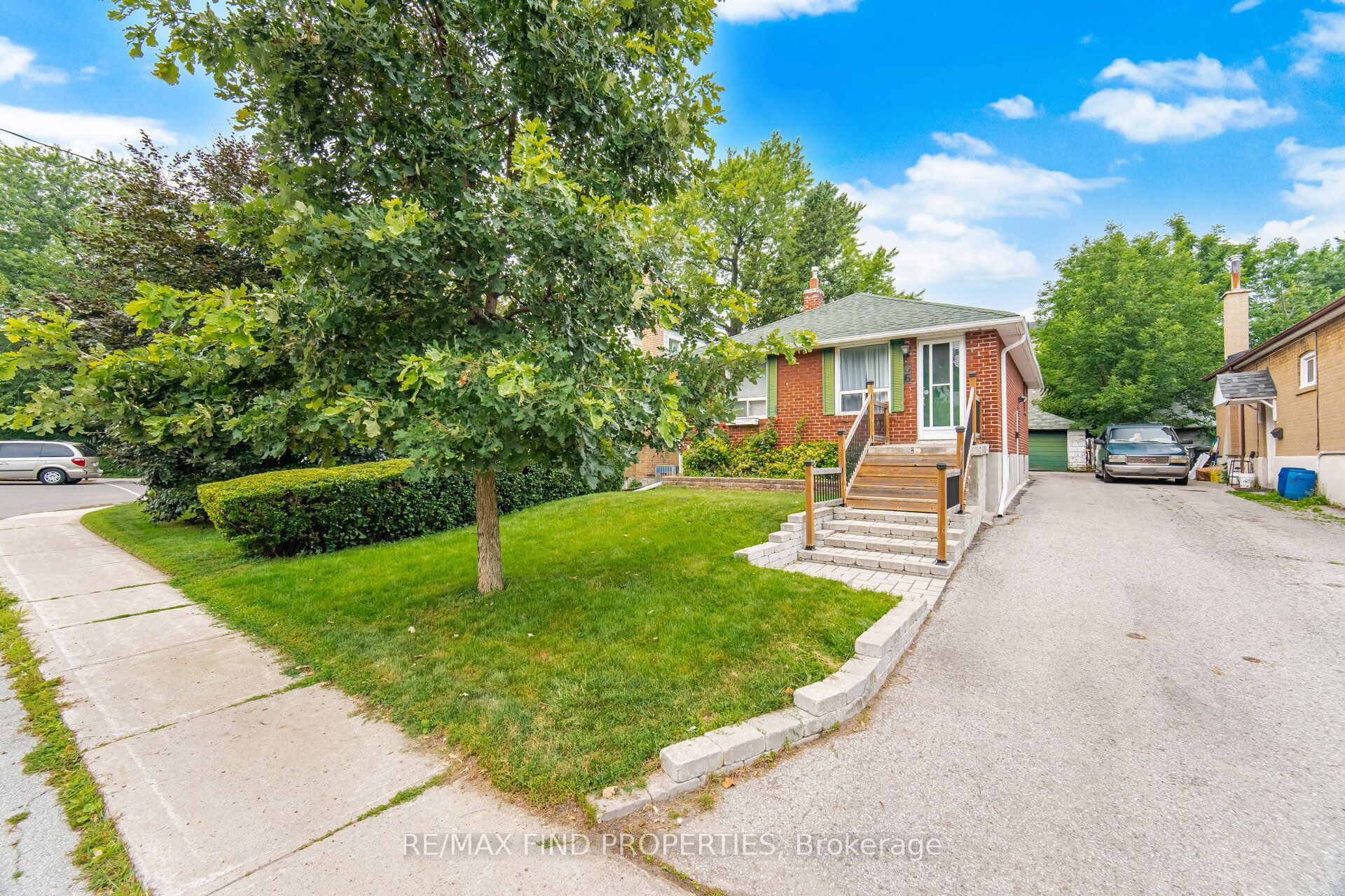 36 Pinegrove Avenue Property Photo 4