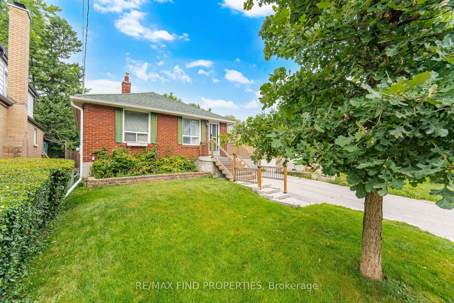 36 Pinegrove Avenue Property Photo 5