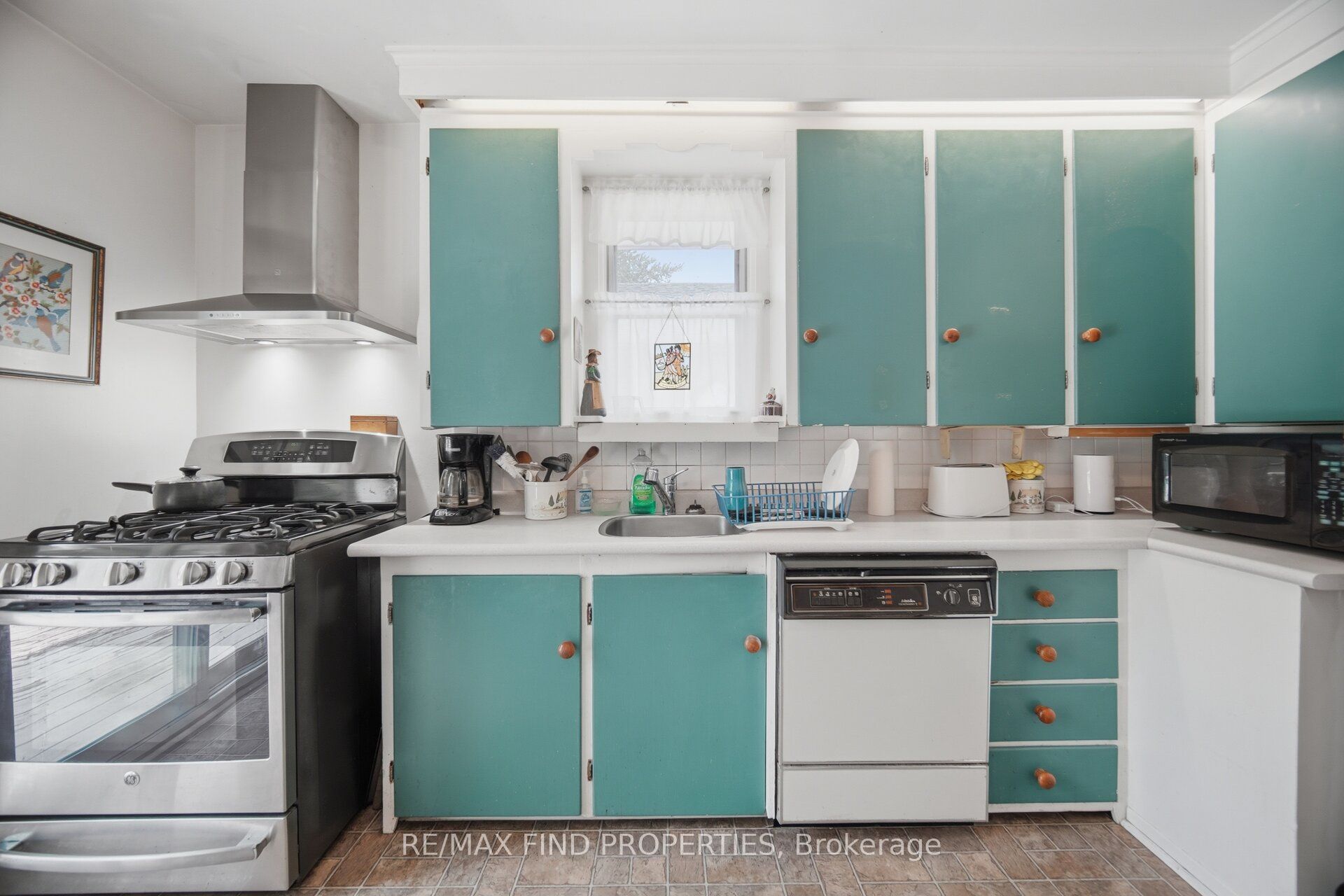 36 Pinegrove Avenue Property Photo 14