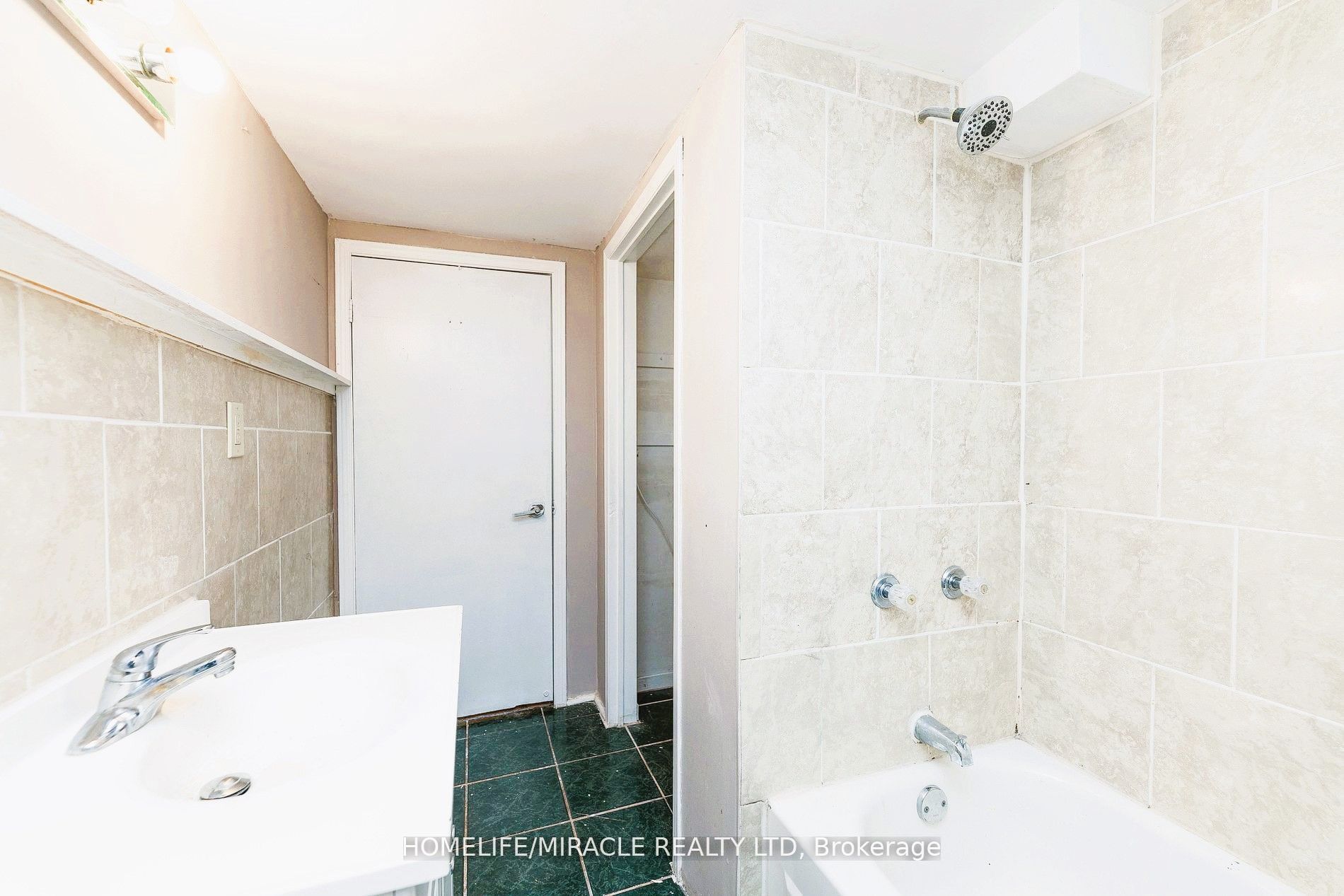 1251 Warden Avenue Bsmt Property Photo 13
