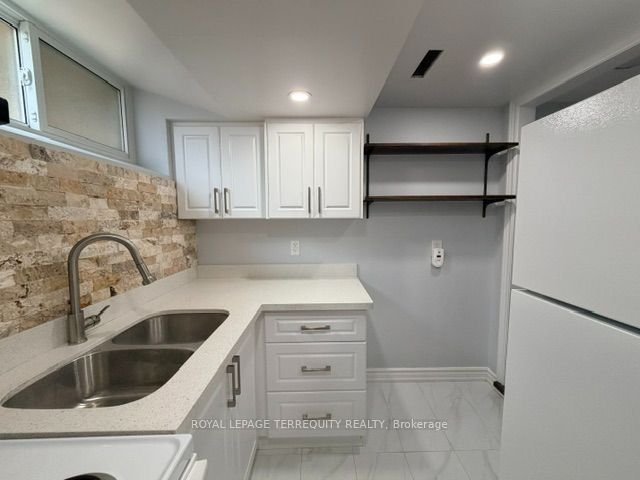 869 Marinet Crescent Bsmt Property Photo 12