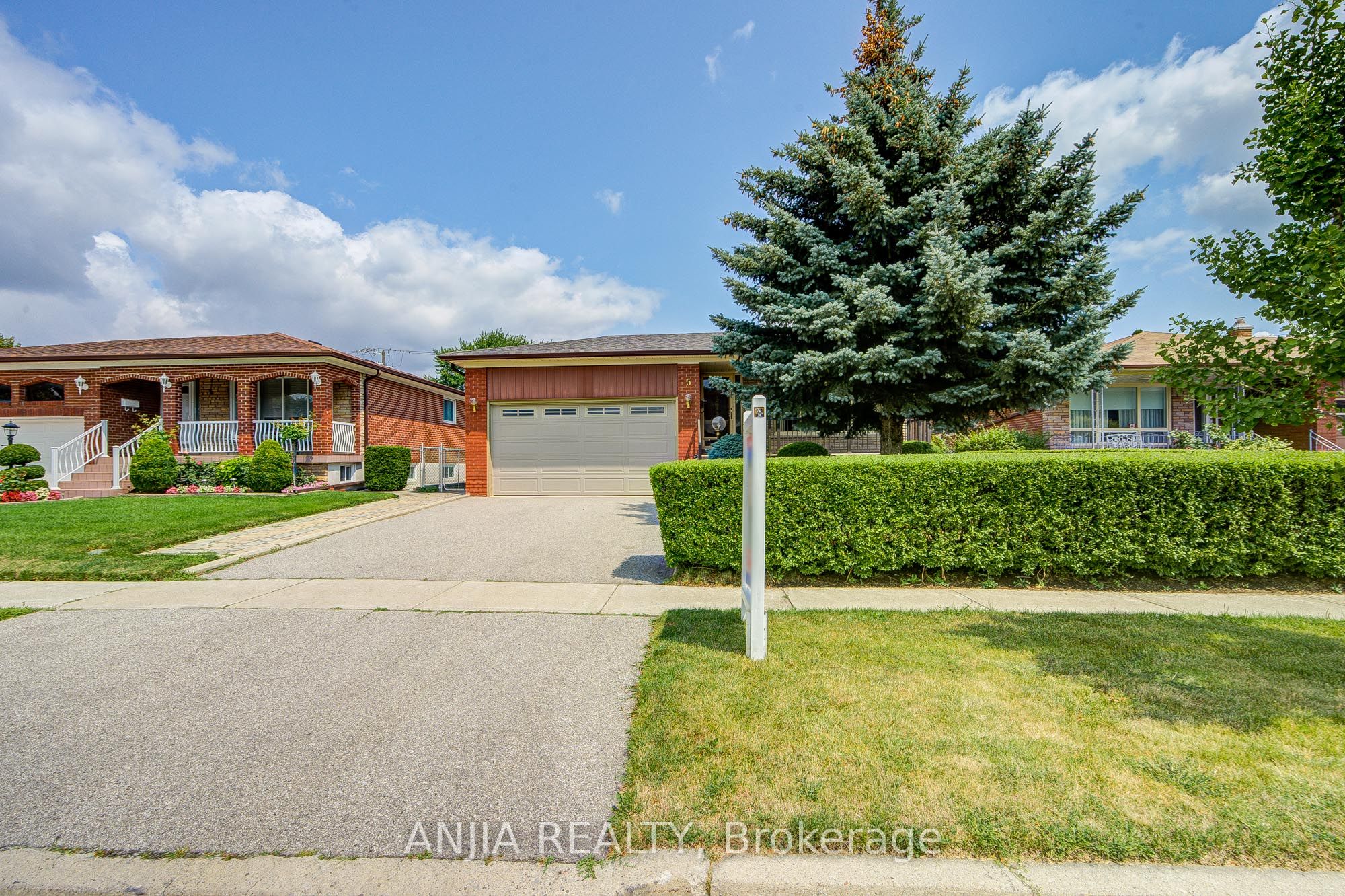 5 Brantford Drive Property Photo 2