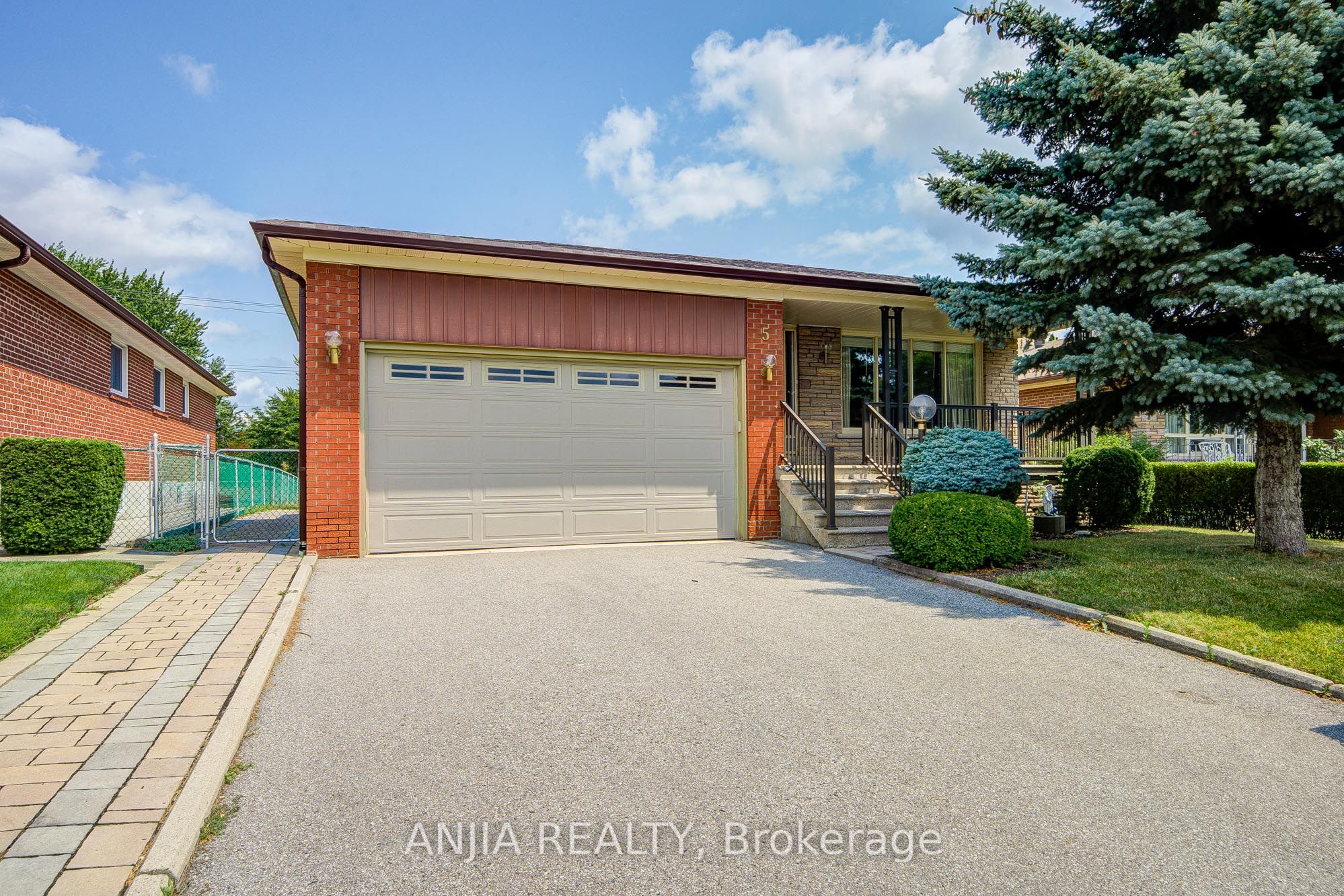 5 Brantford Drive Property Photo 3