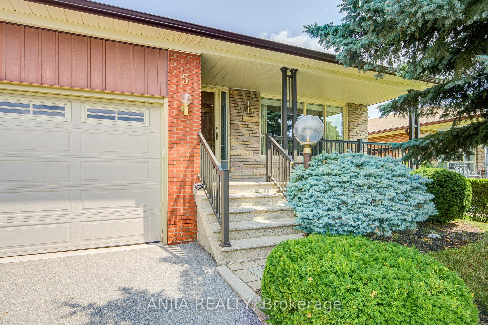5 Brantford Drive Property Photo 4