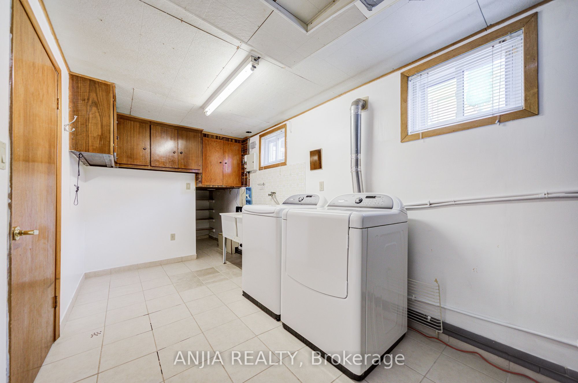 5 Brantford Drive Property Photo 38