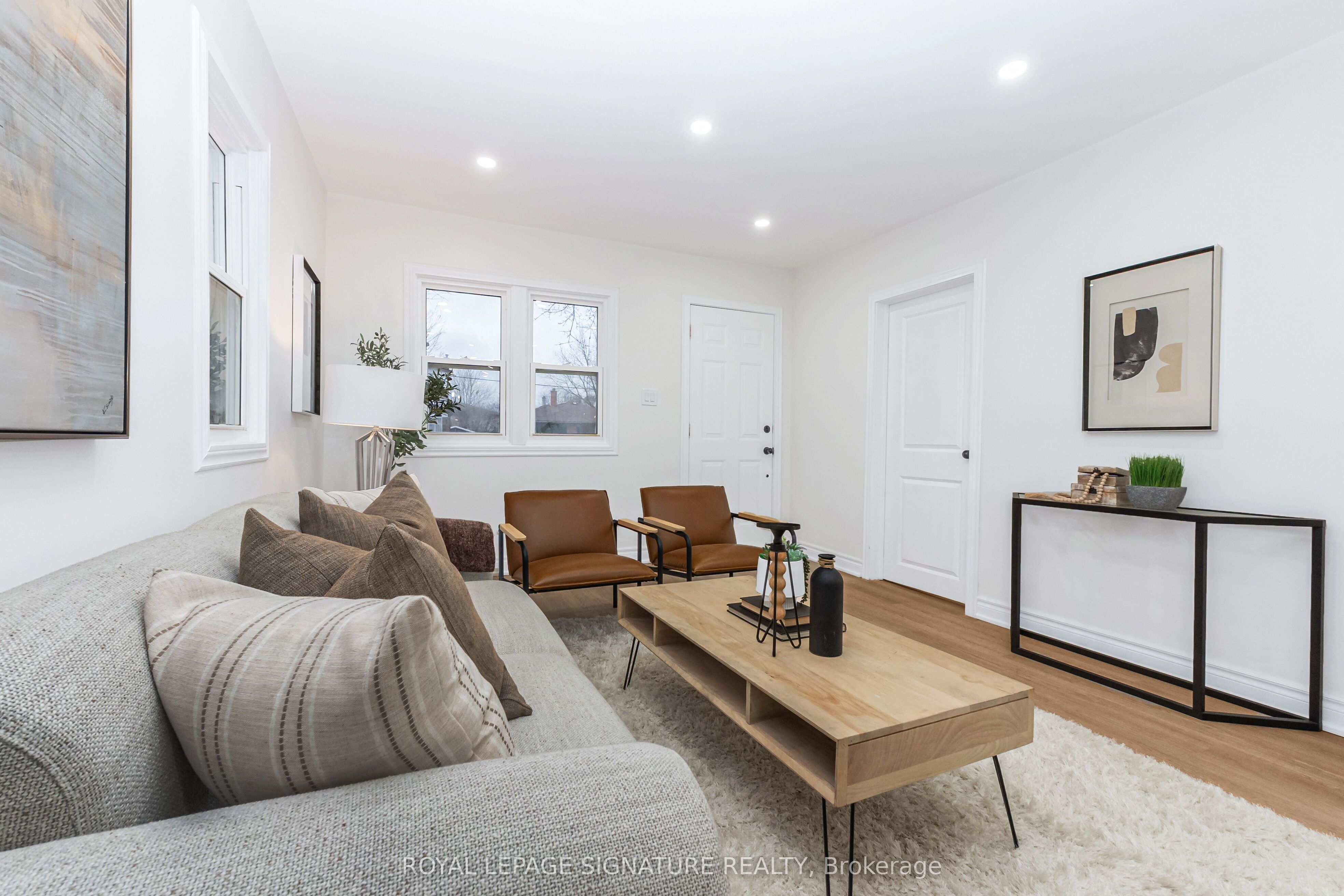 377 Adelaide Avenue W Property Photo 4