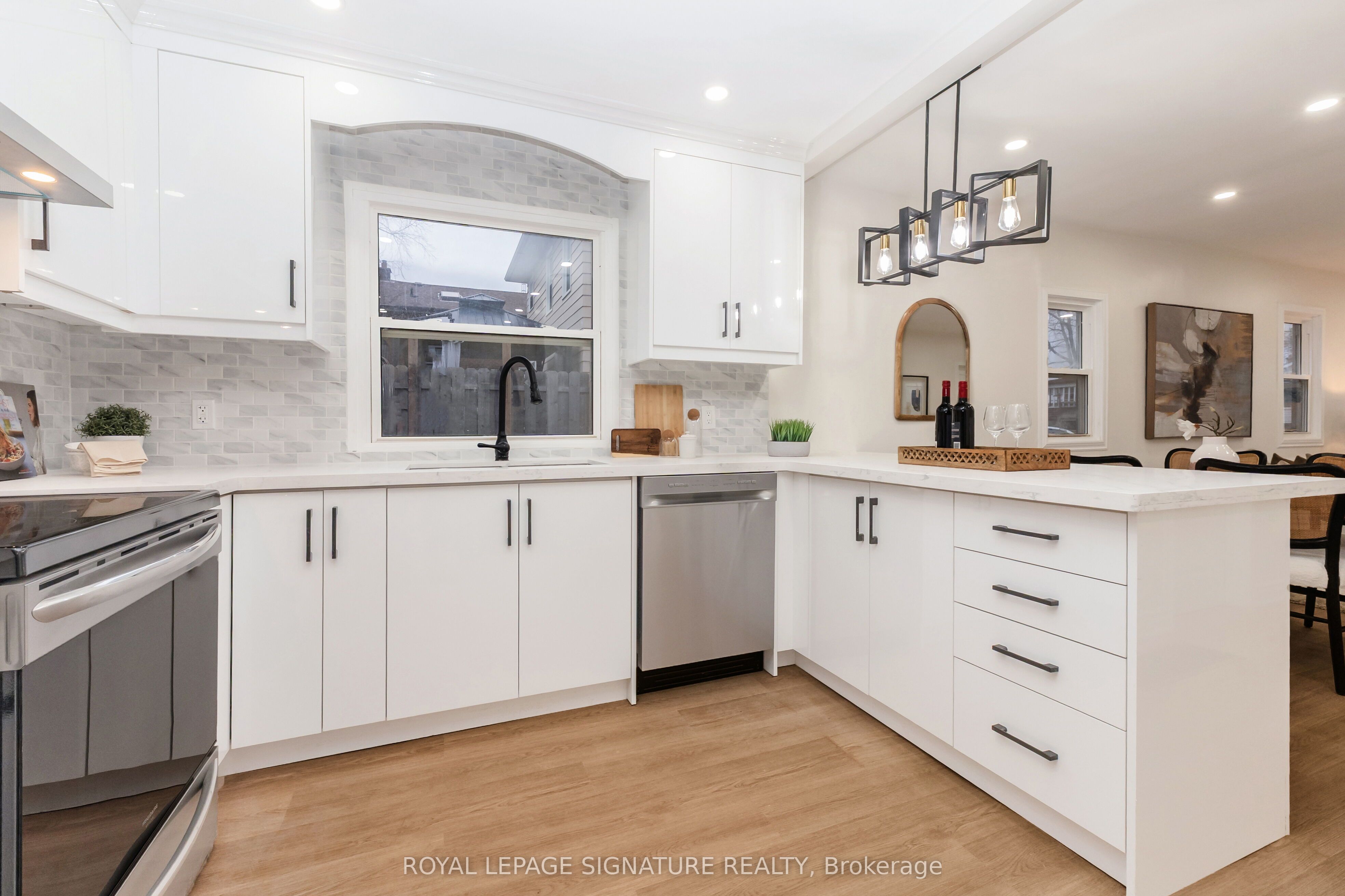377 Adelaide Avenue W Property Photo 10
