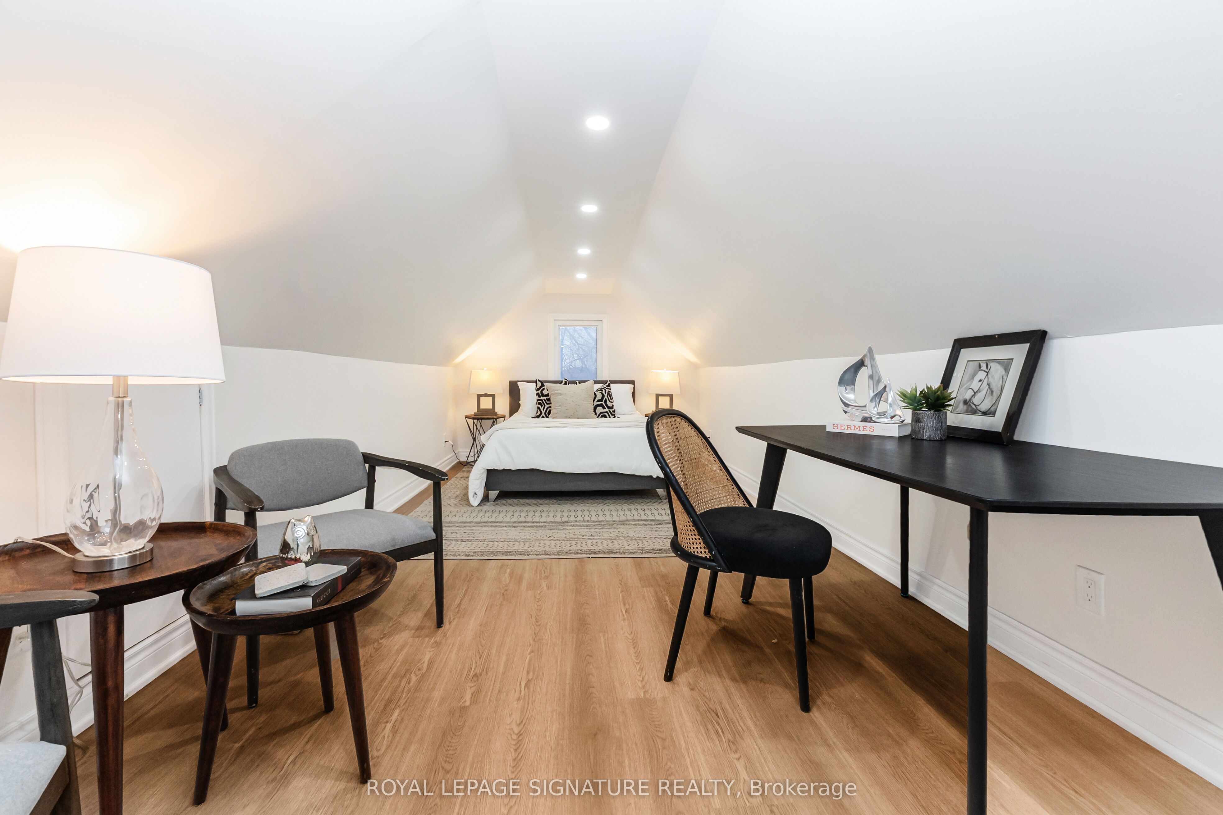 377 Adelaide Avenue W Property Photo 13