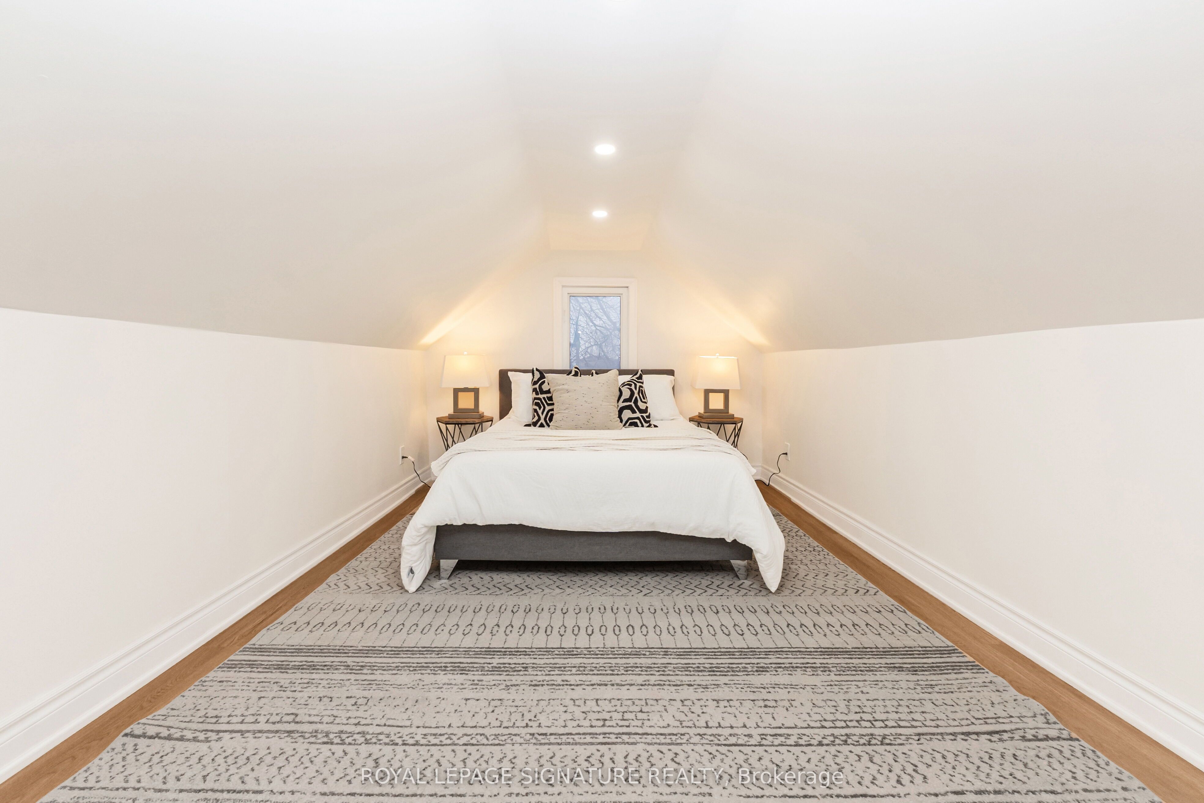 377 Adelaide Avenue W Property Photo 15