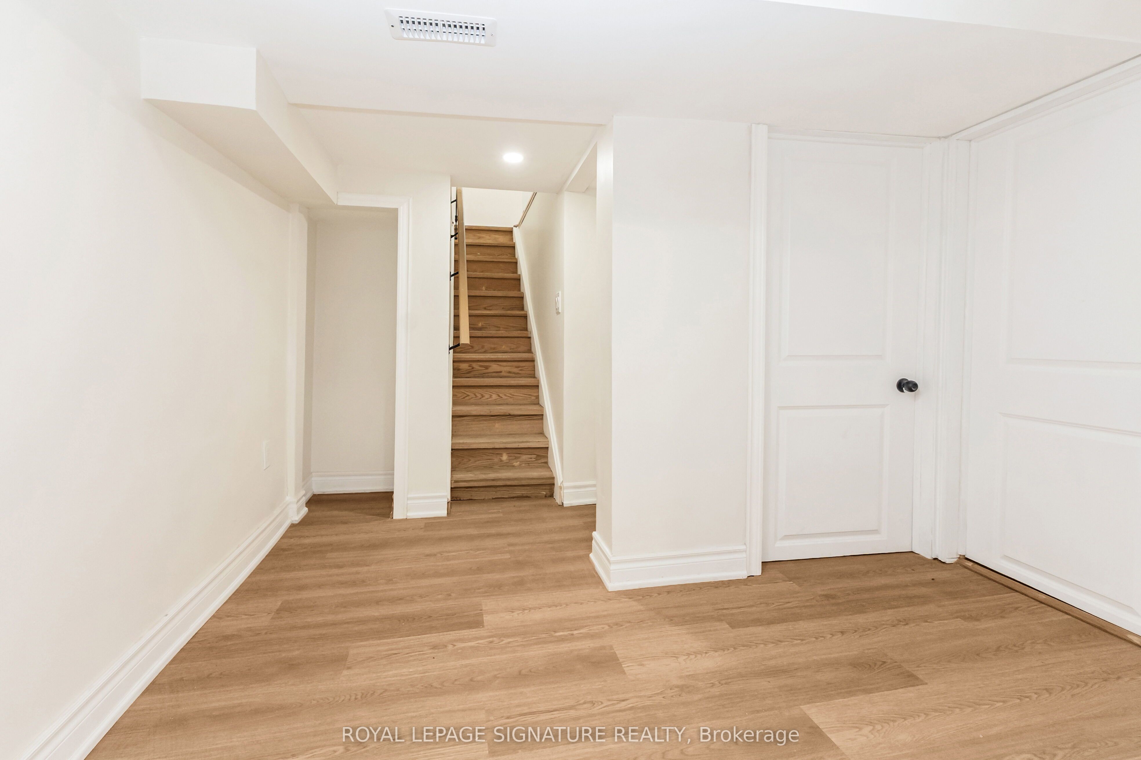 377 Adelaide Avenue W Property Photo 22
