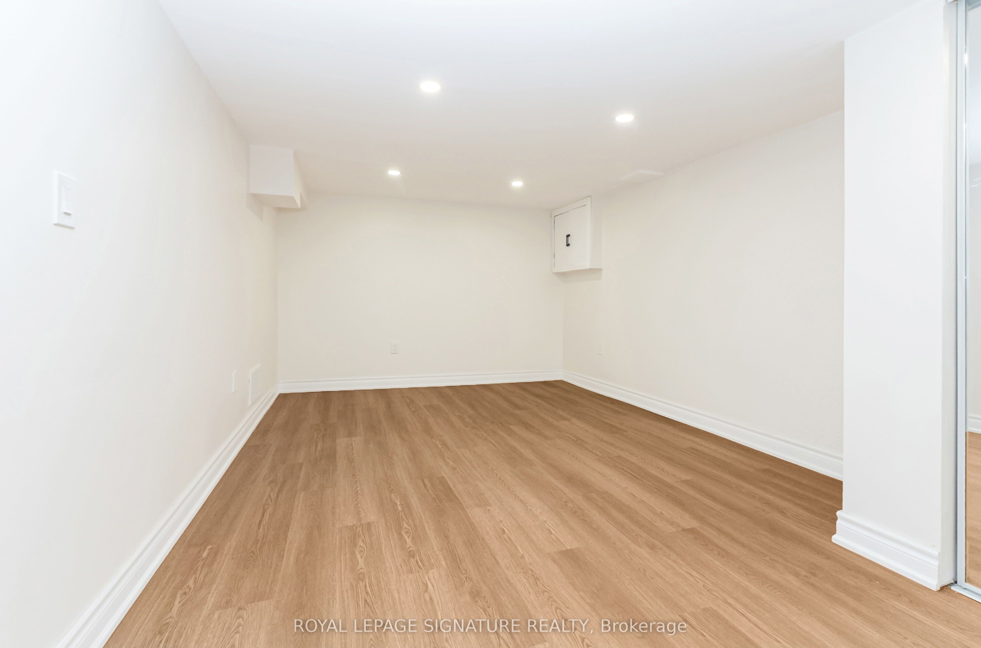 377 Adelaide Avenue W Property Photo 25
