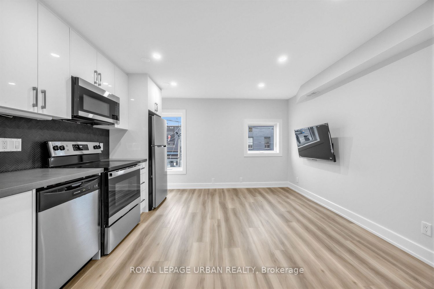 851 Danforth Avenue B Property Photo 2