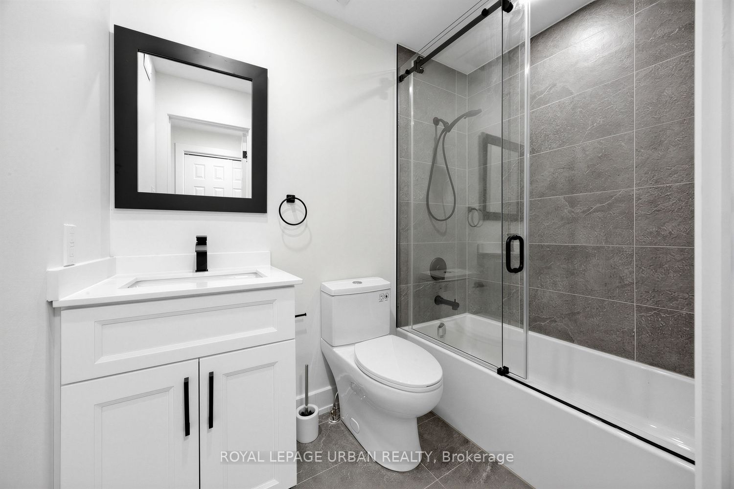 851 Danforth Avenue B Property Photo 10
