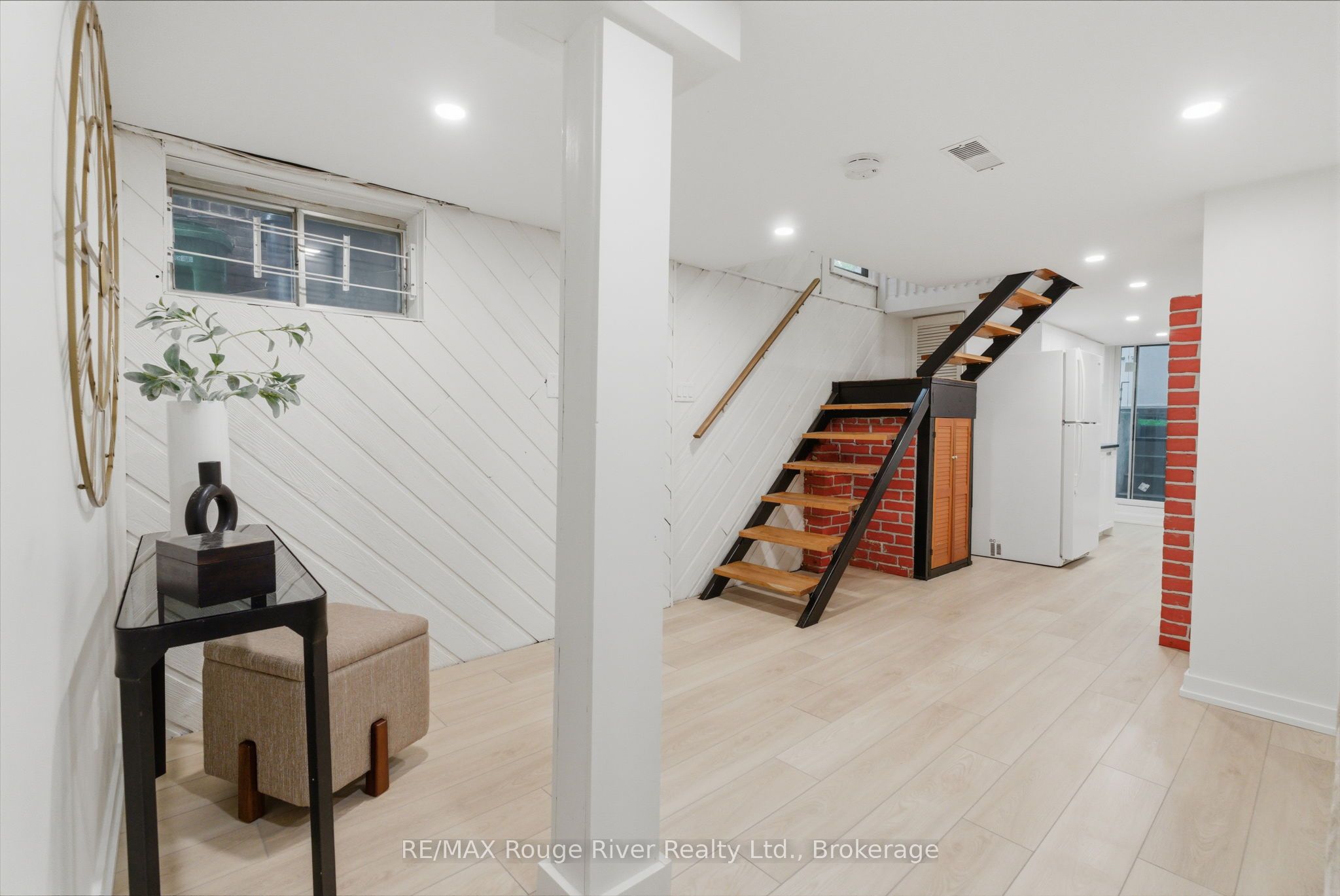 7 Heyworth Crescent Property Photo 14