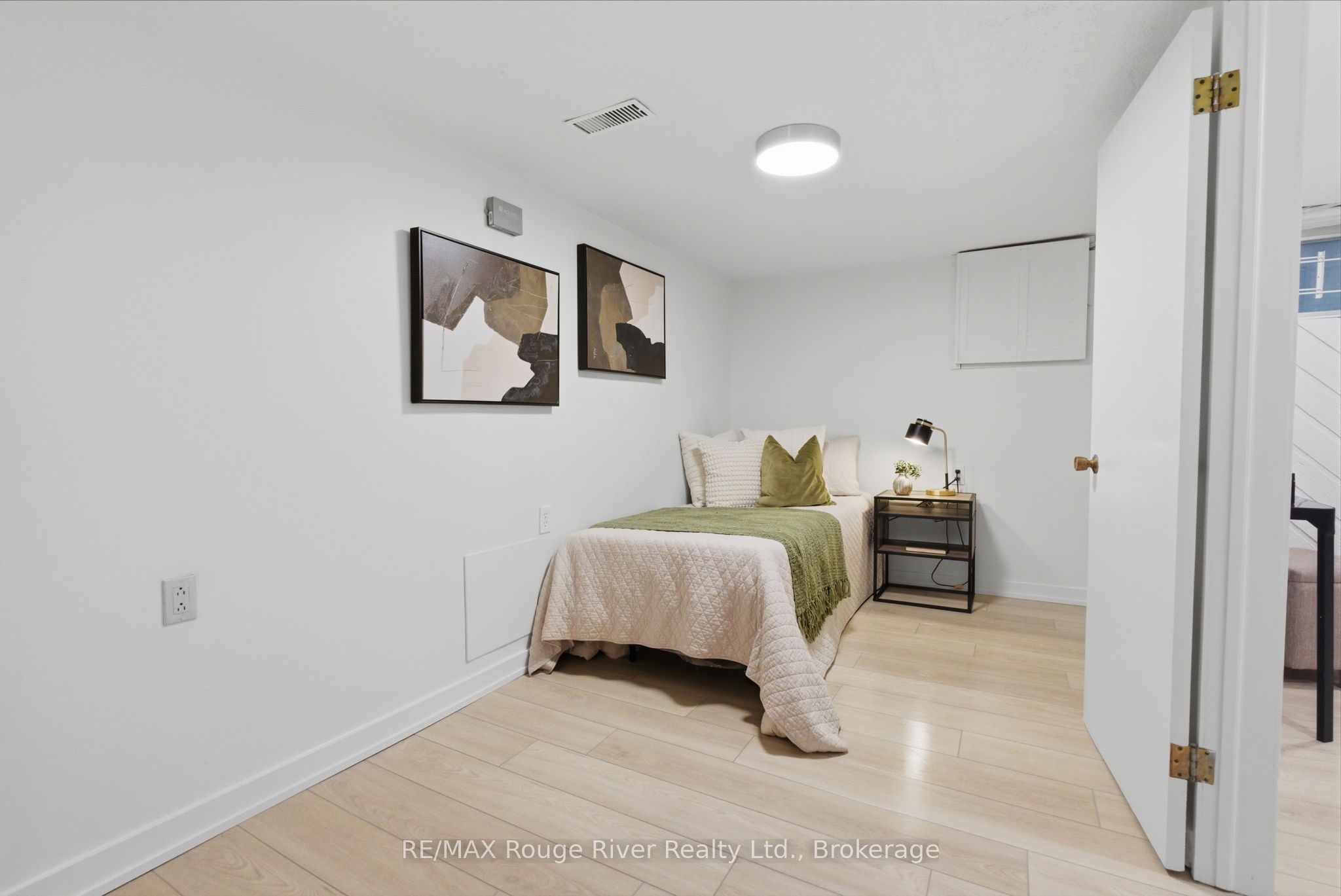 7 Heyworth Crescent Property Photo 16