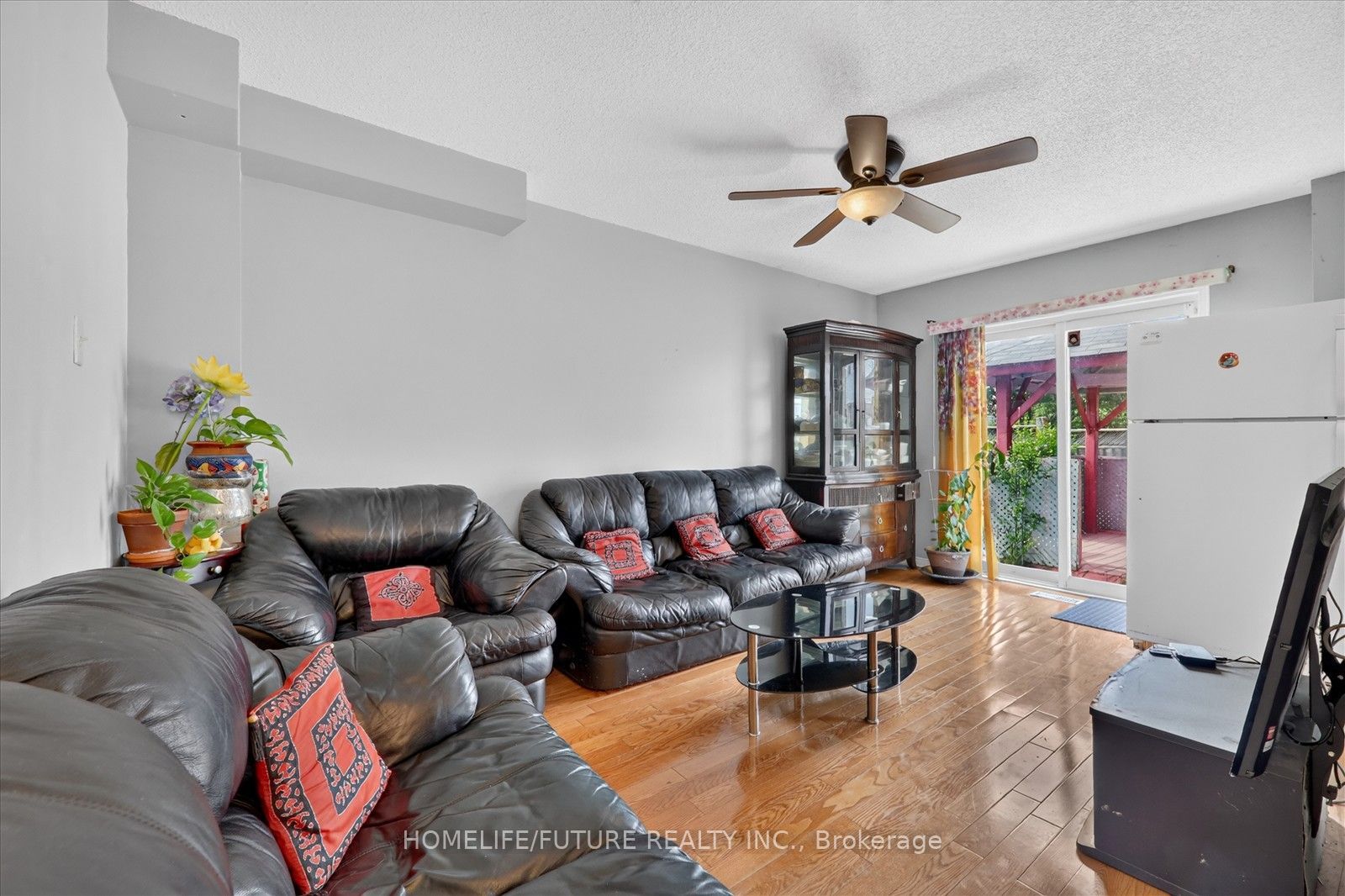 16 Rozell Road Property Photo 15