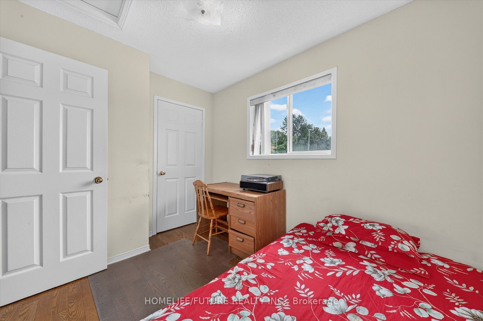 16 Rozell Road Property Photo 25