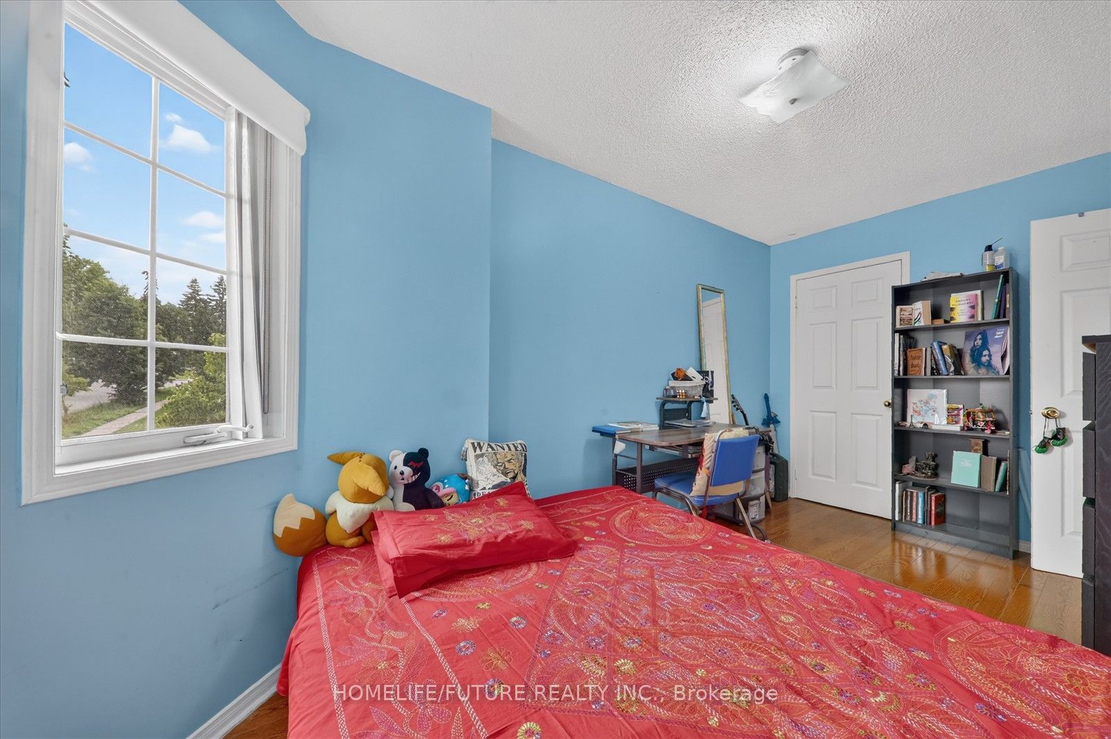 16 Rozell Road Property Photo 28