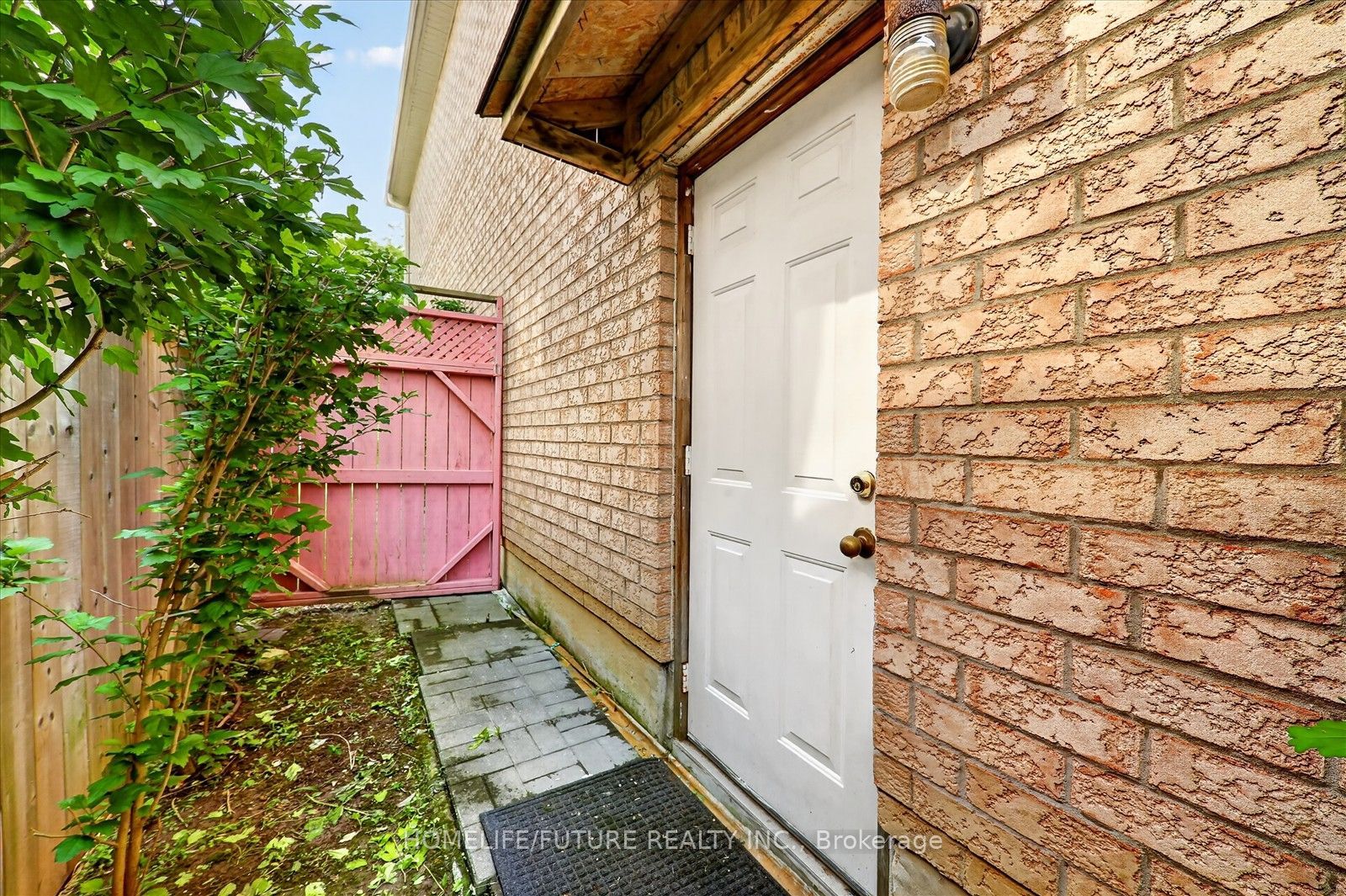 16 Rozell Road Property Photo 42