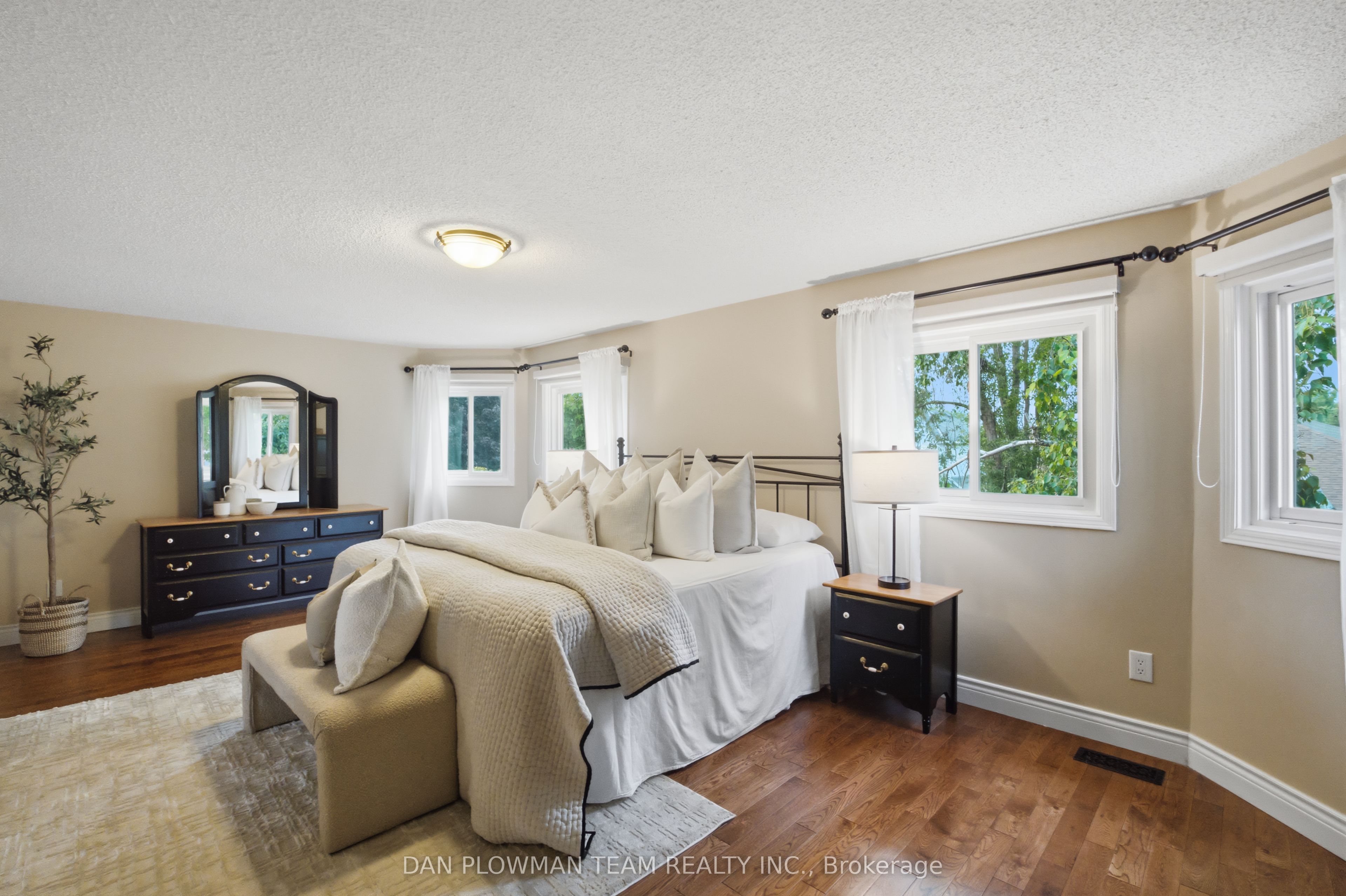 6 Saddlebrook Court Property Photo 20