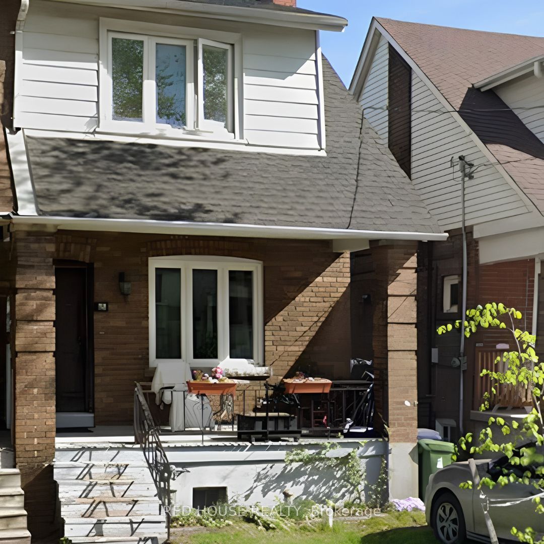 32 Glebeholme Boulevard Property Photo 1