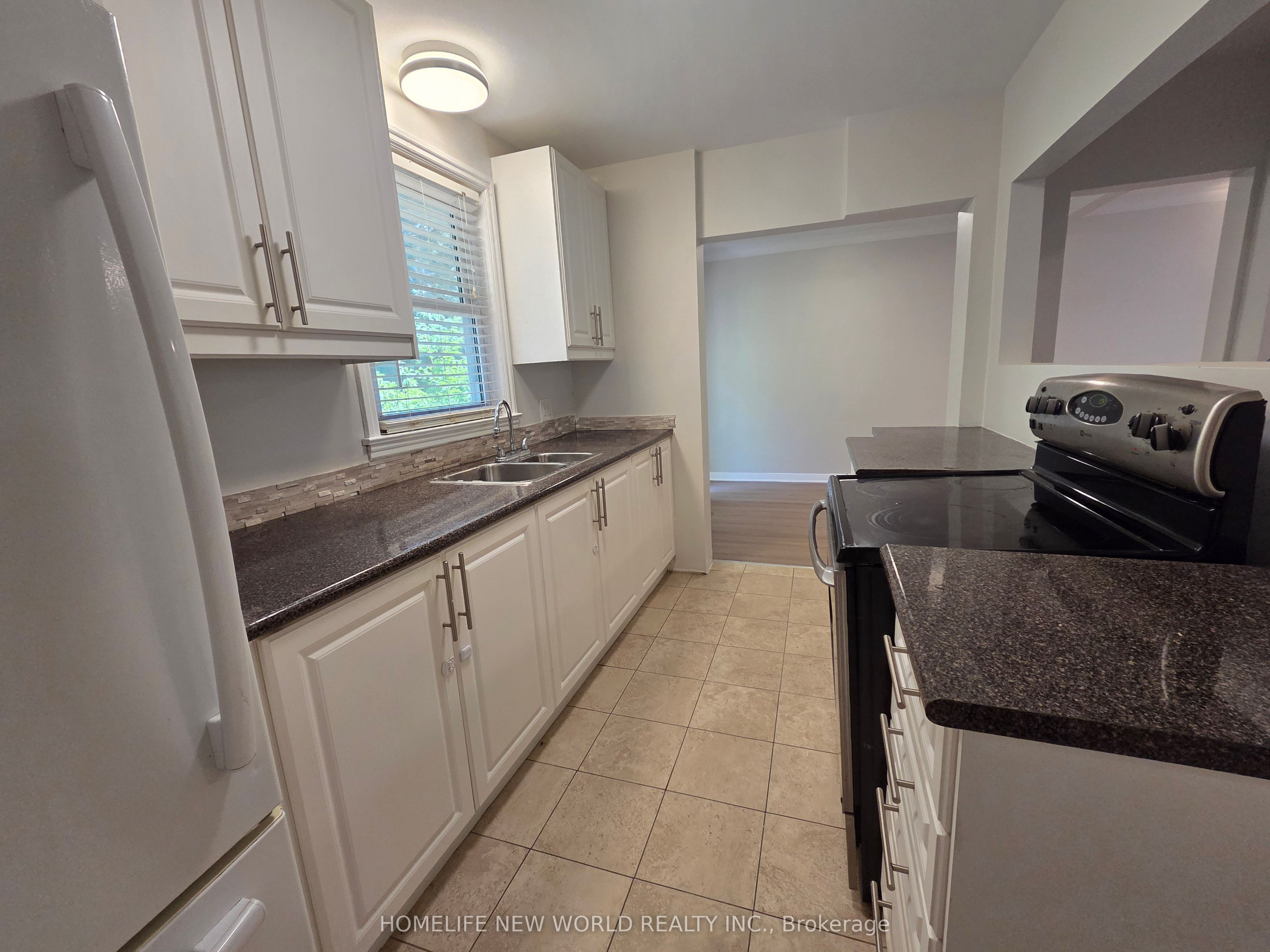 544 Mary Street E Main Property Photo 7