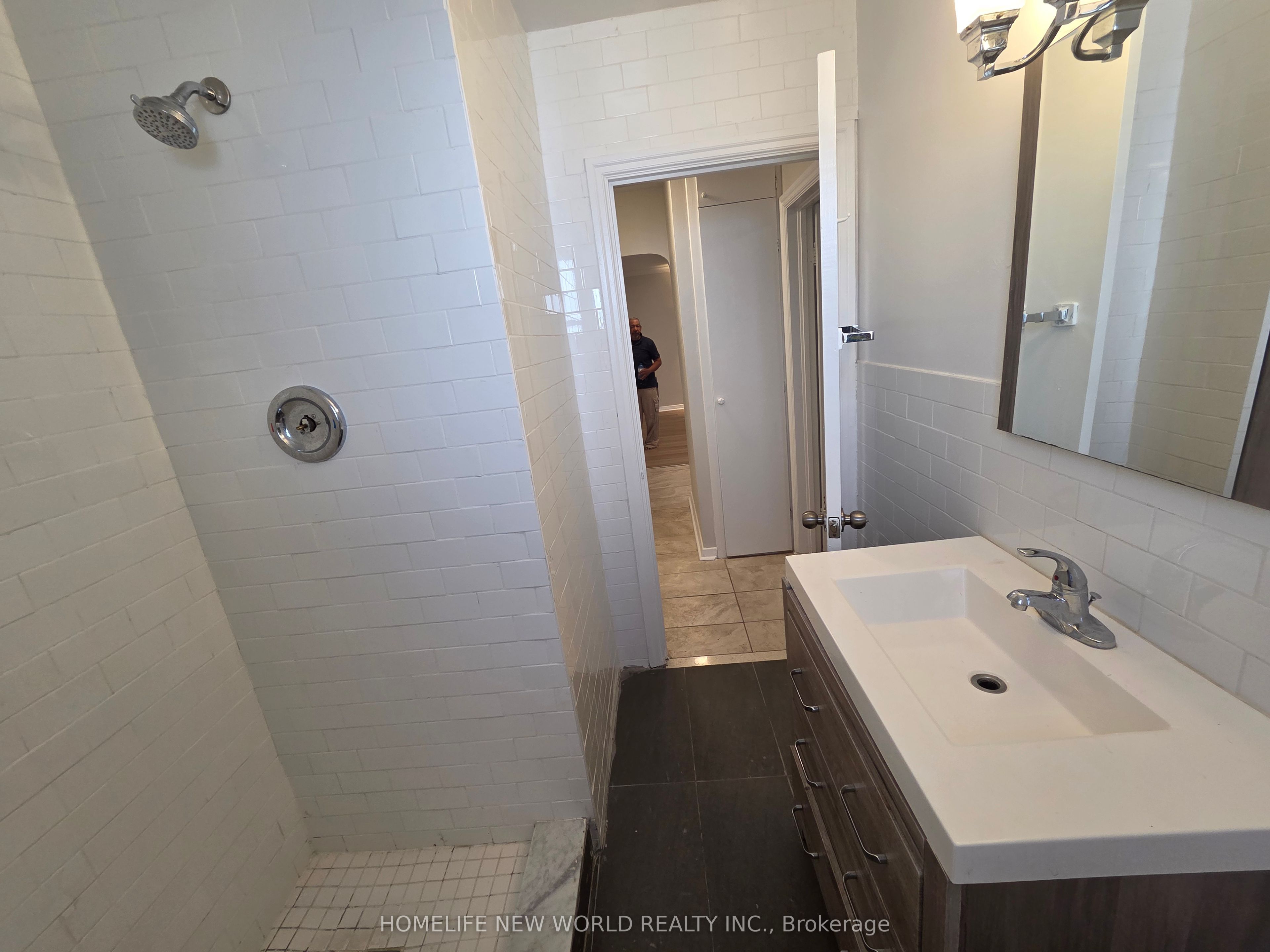 544 Mary Street E Main Property Photo 10
