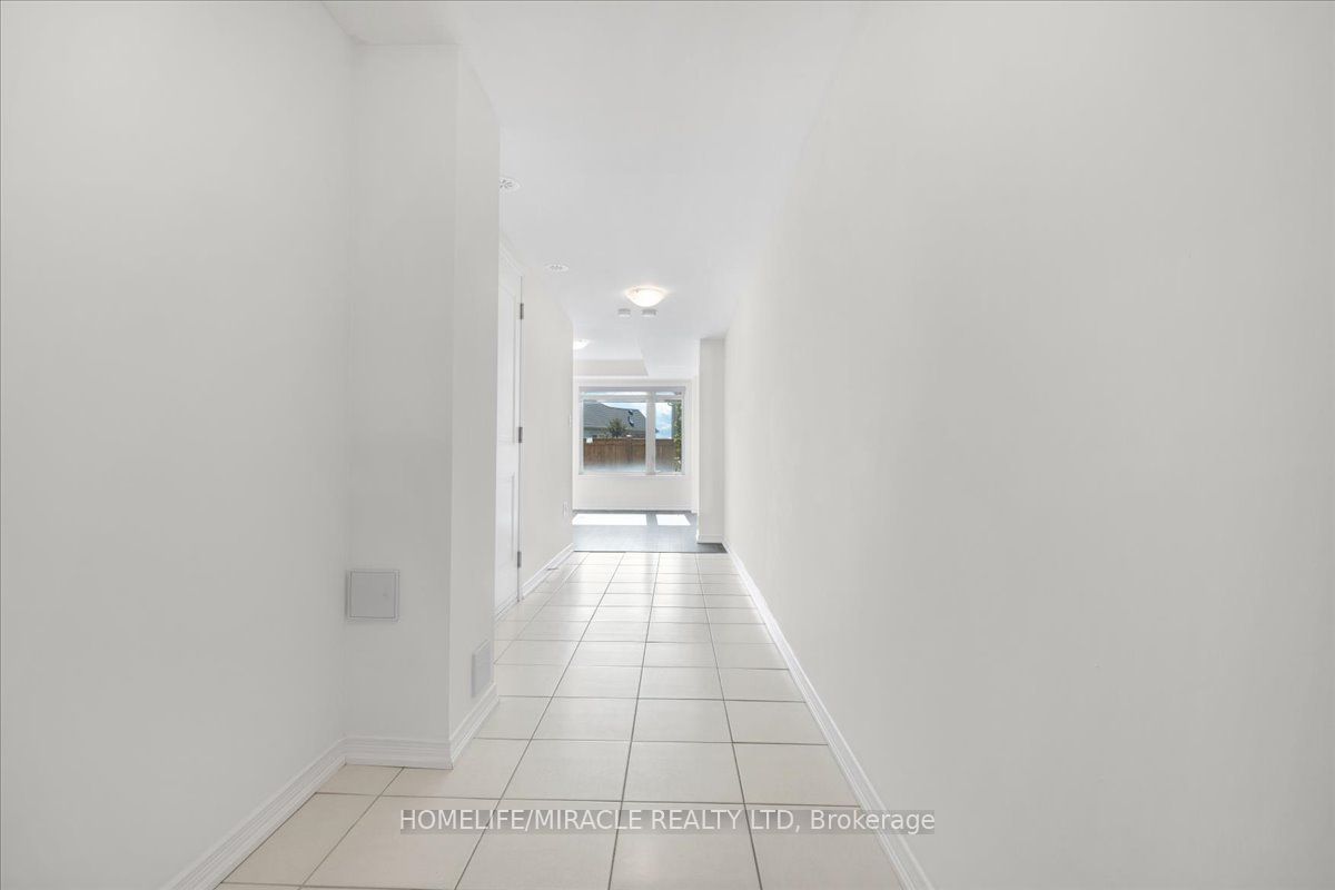 1392 Coral Springs Path Property Photo 3