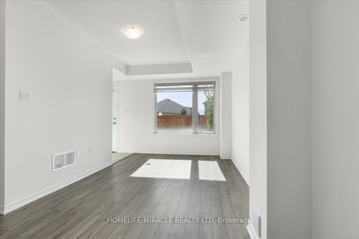 1392 Coral Springs Path Property Photo 4