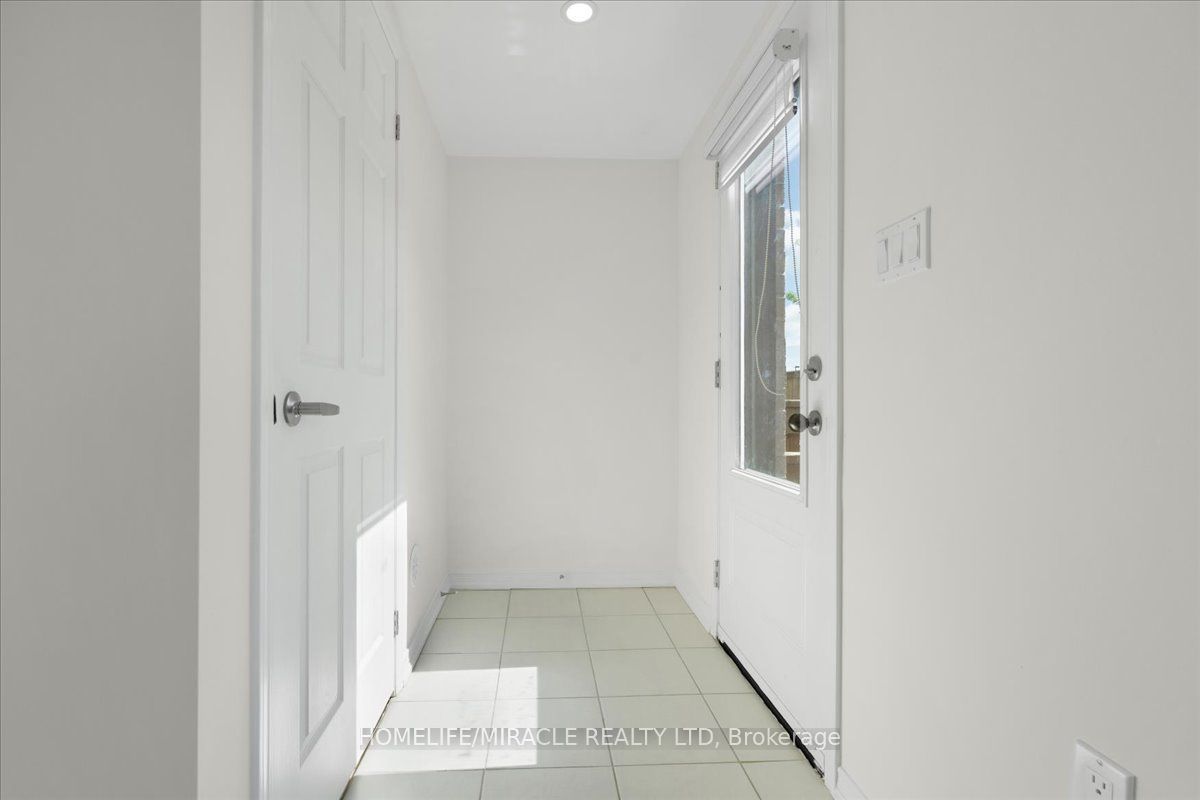 1392 Coral Springs Path Property Photo 5