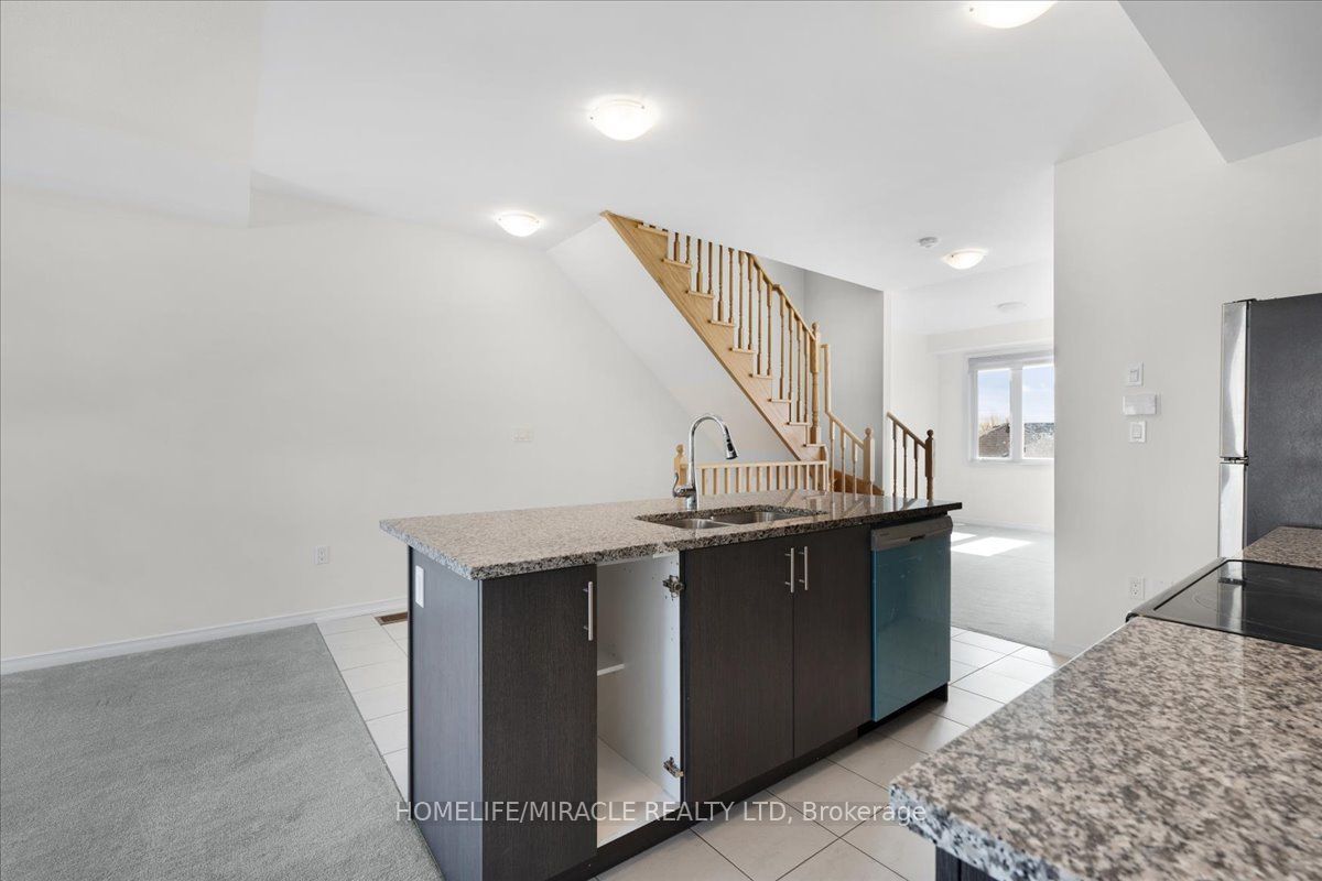1392 Coral Springs Path Property Photo 11