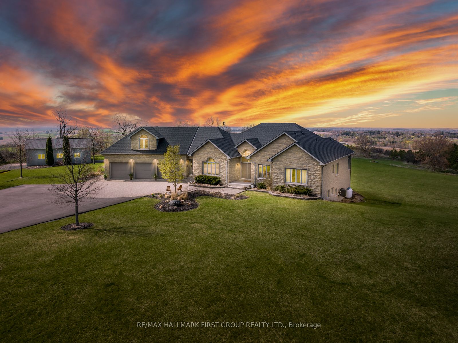 7472 Aked Road Property Photo 3
