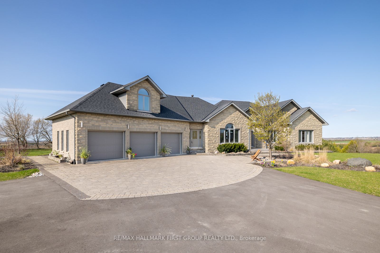 7472 Aked Road Property Photo 4