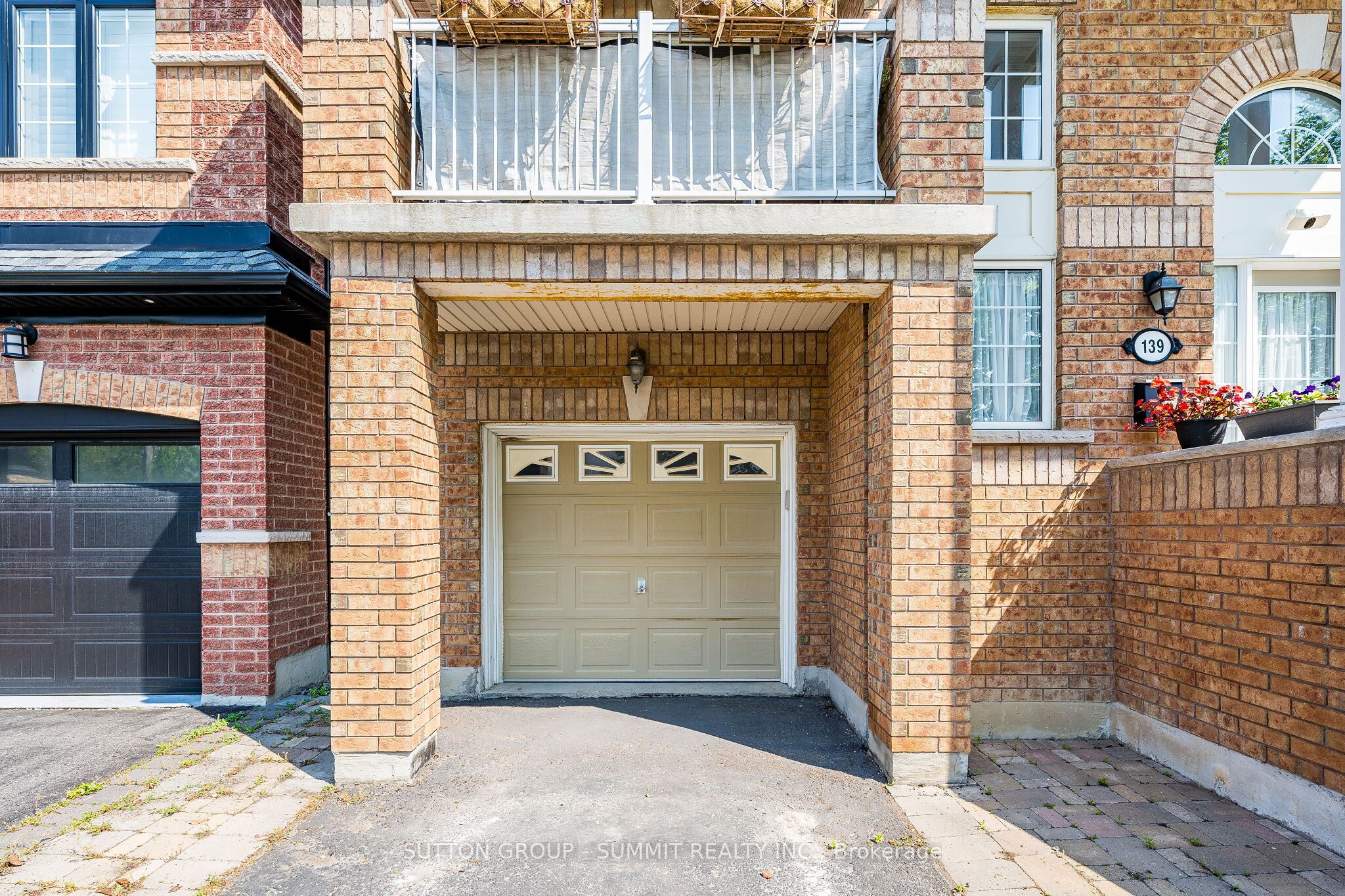 139 Oceanpearl Crescent Property Photo 2