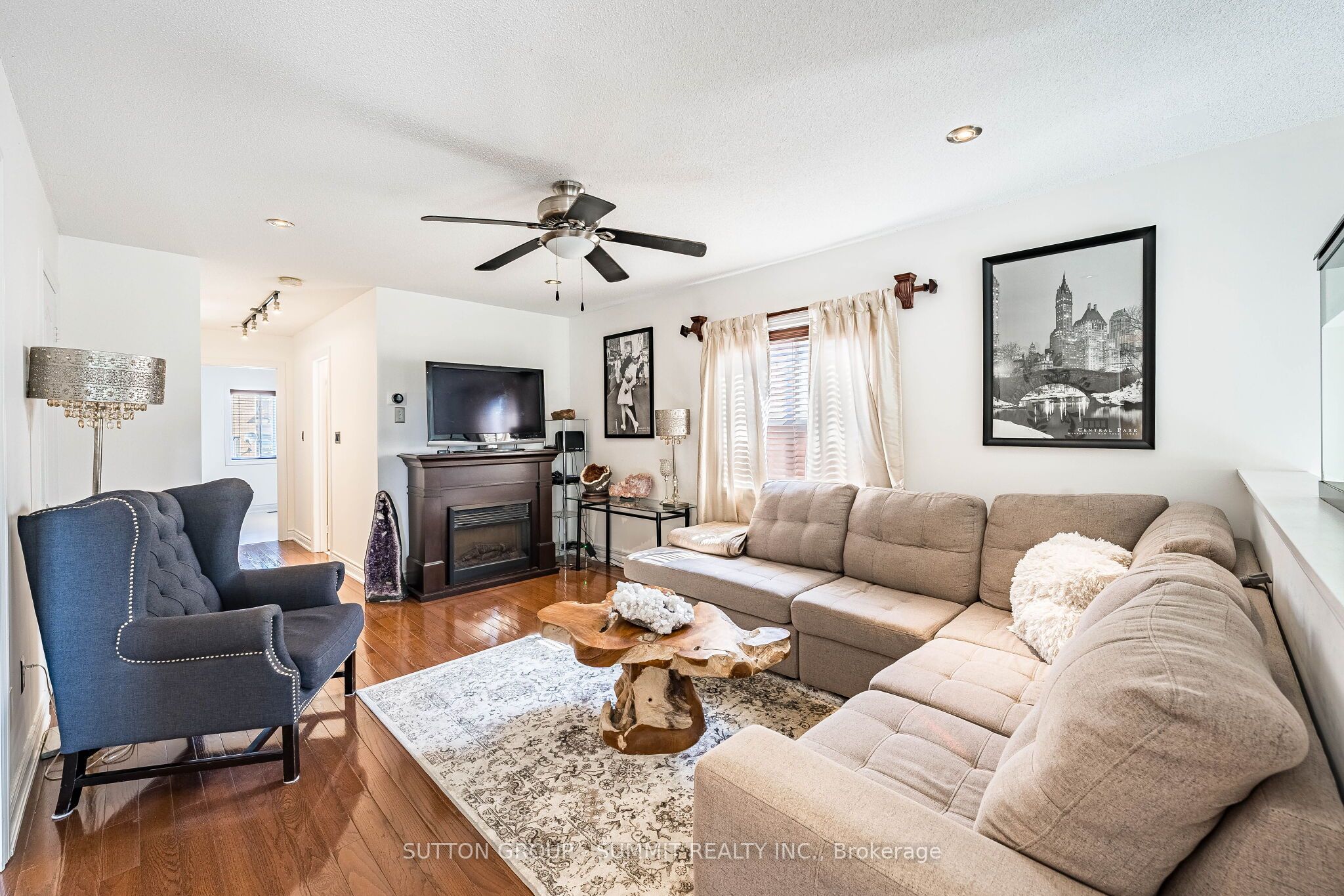 139 Oceanpearl Crescent Property Photo 6