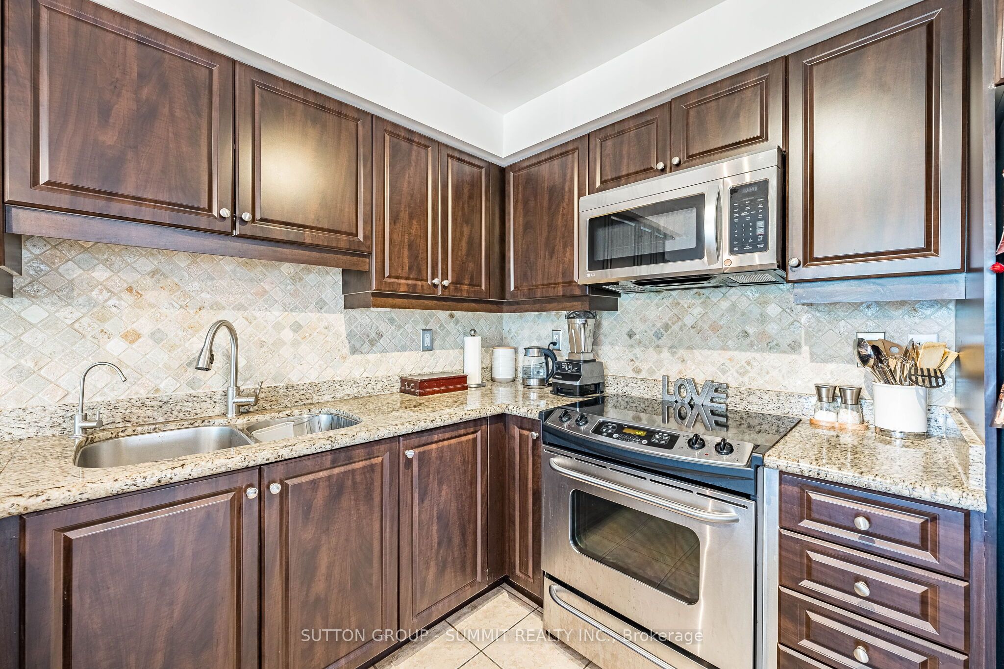 139 Oceanpearl Crescent Property Photo 12