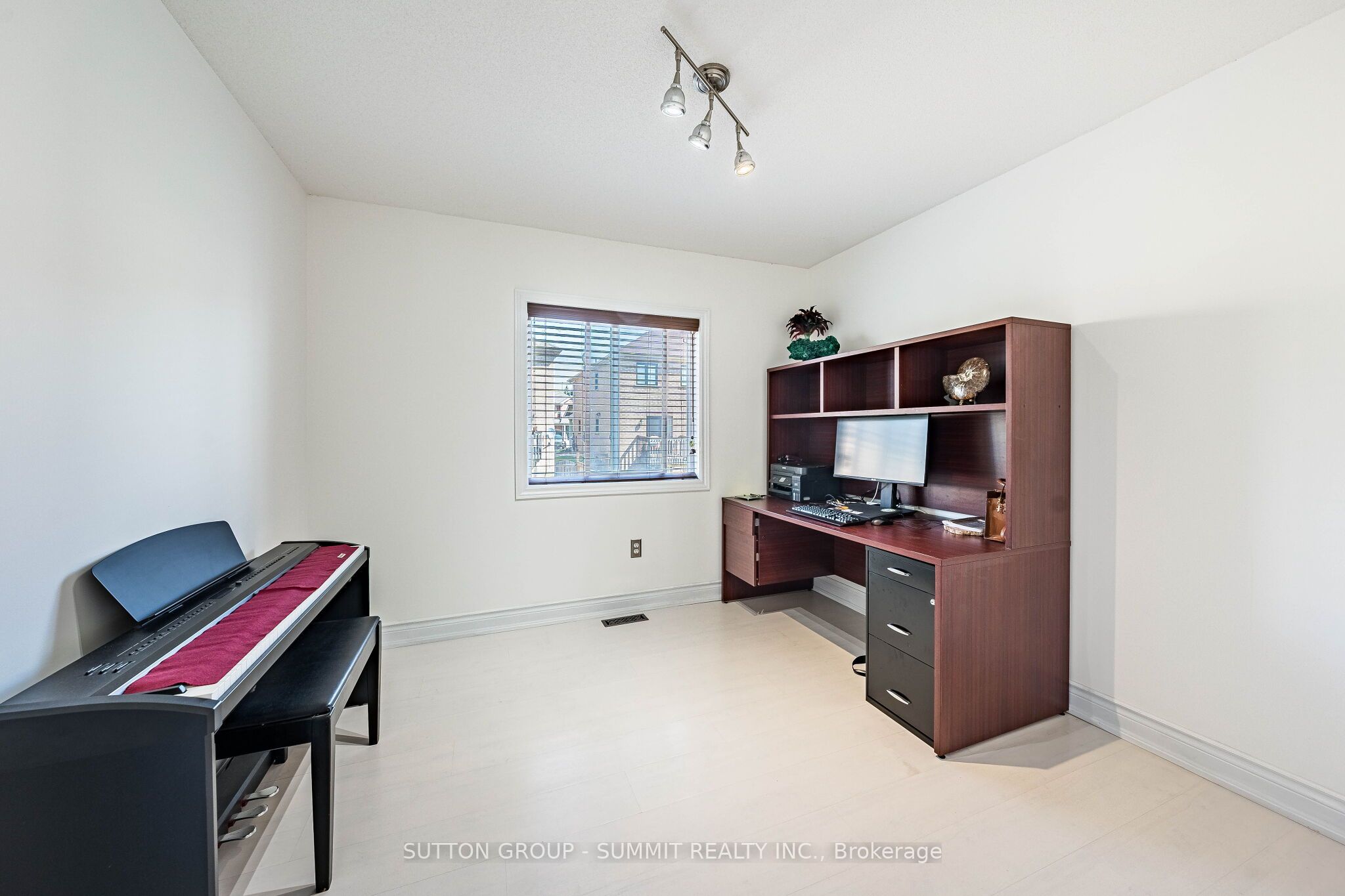 139 Oceanpearl Crescent Property Photo 21