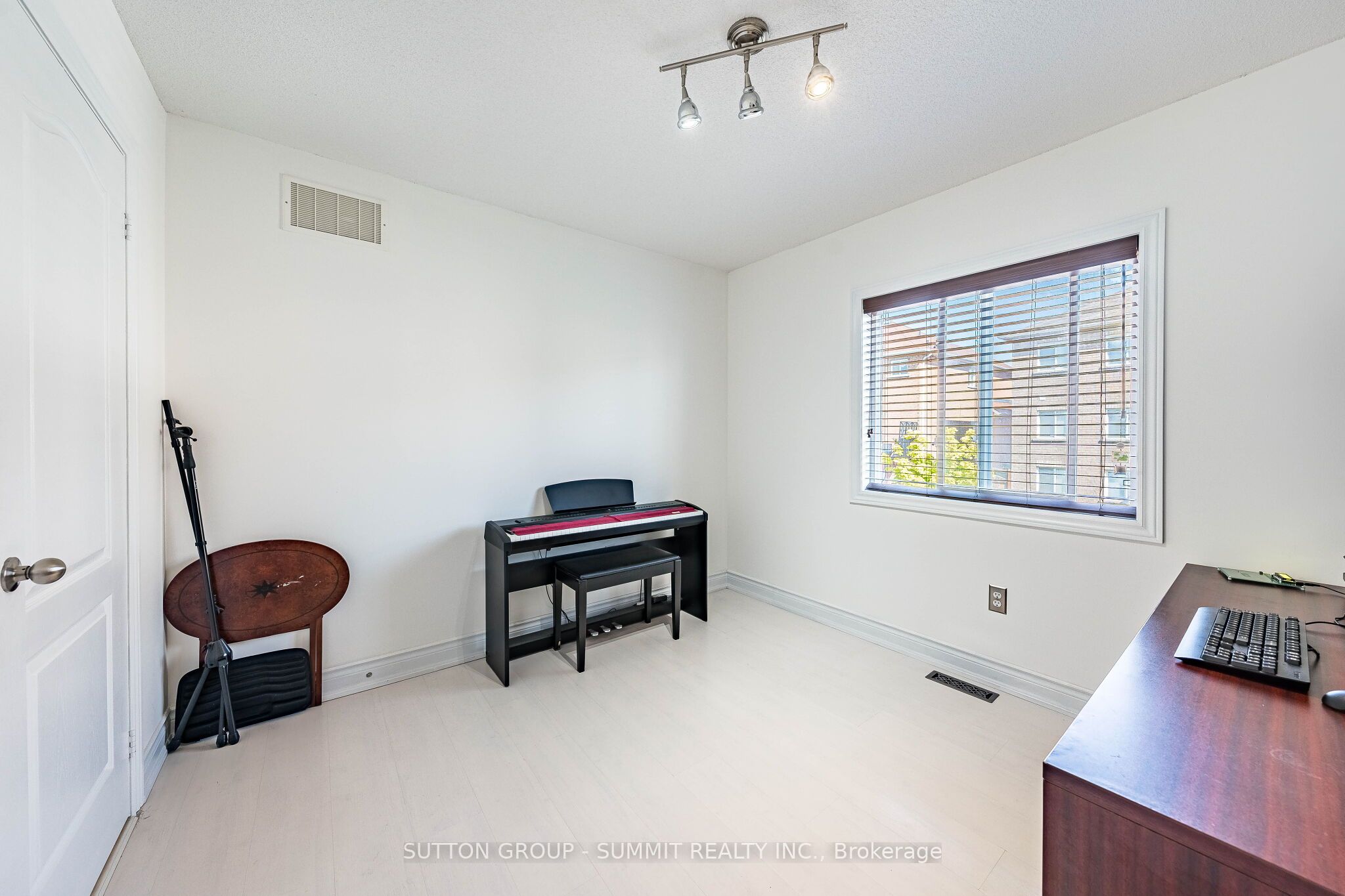 139 Oceanpearl Crescent Property Photo 22